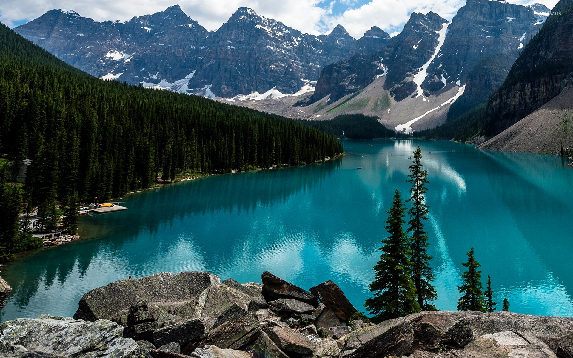 Amazing turquoise water in Moraine Lake wallpapers