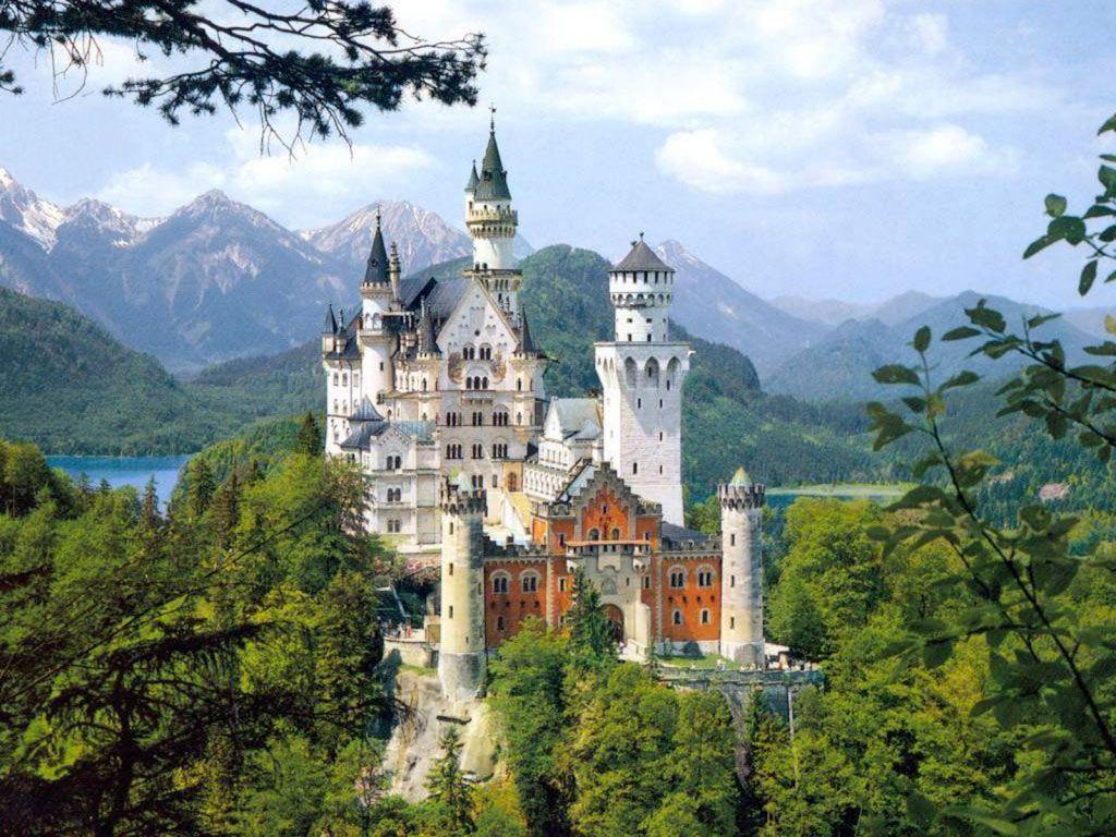 Neuschwanstein Castle Wallpapers