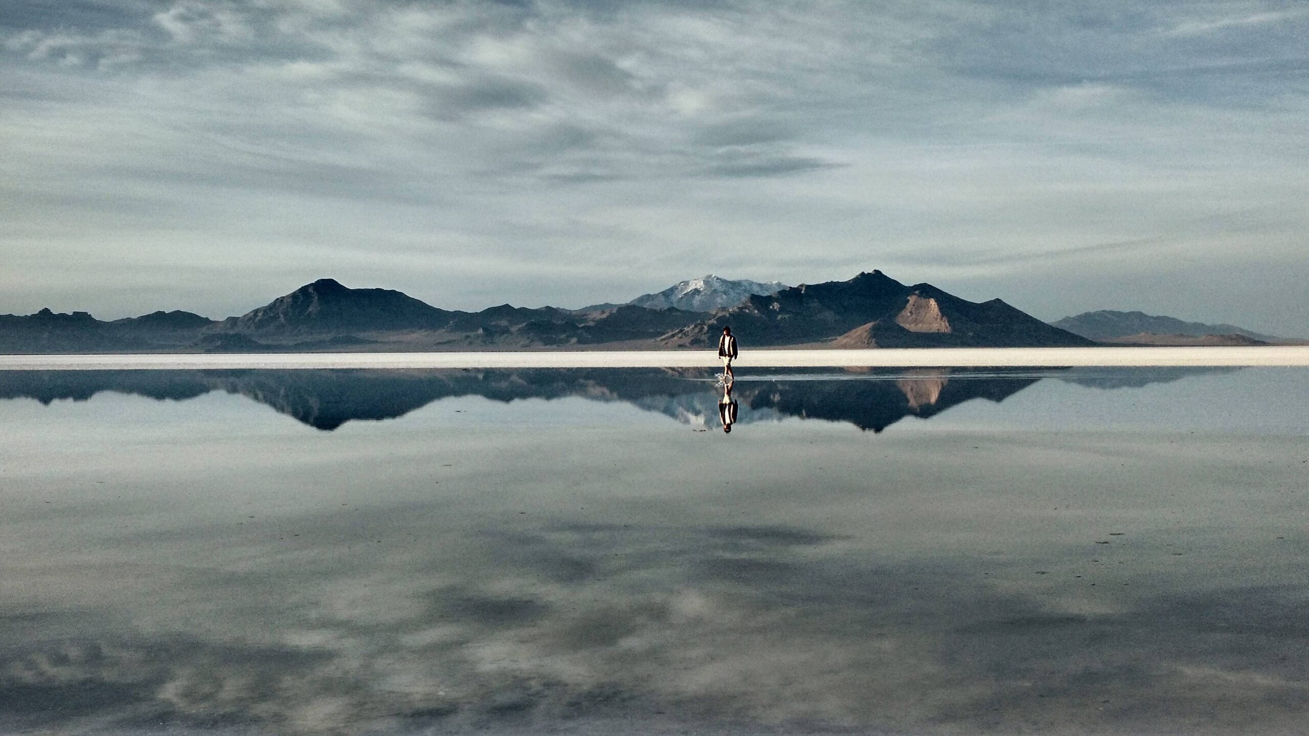 Reflections at the Bonneville Salt Flats, Utah HD Wallpapers From