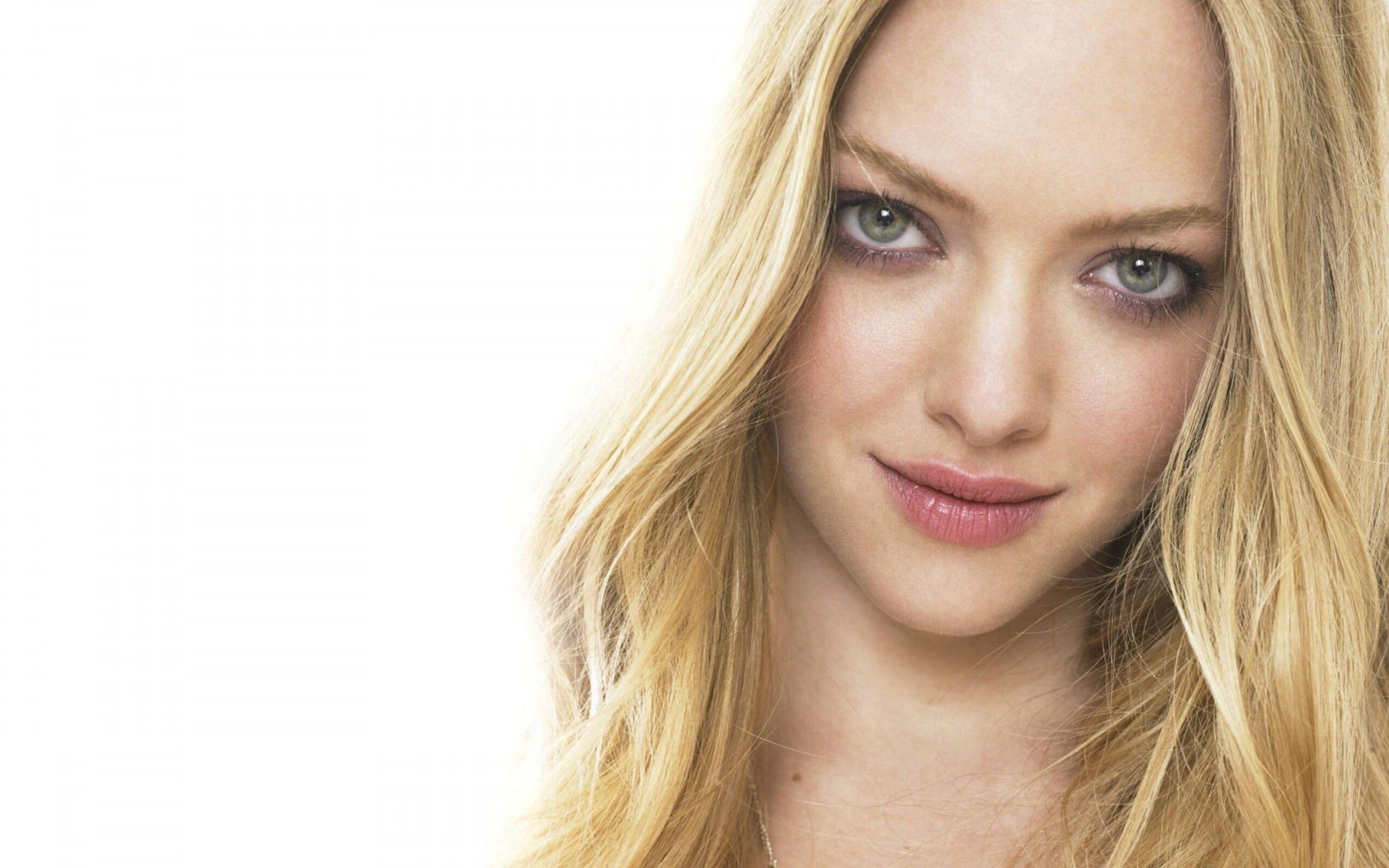 Amanda Seyfried Desktop Wallpapers