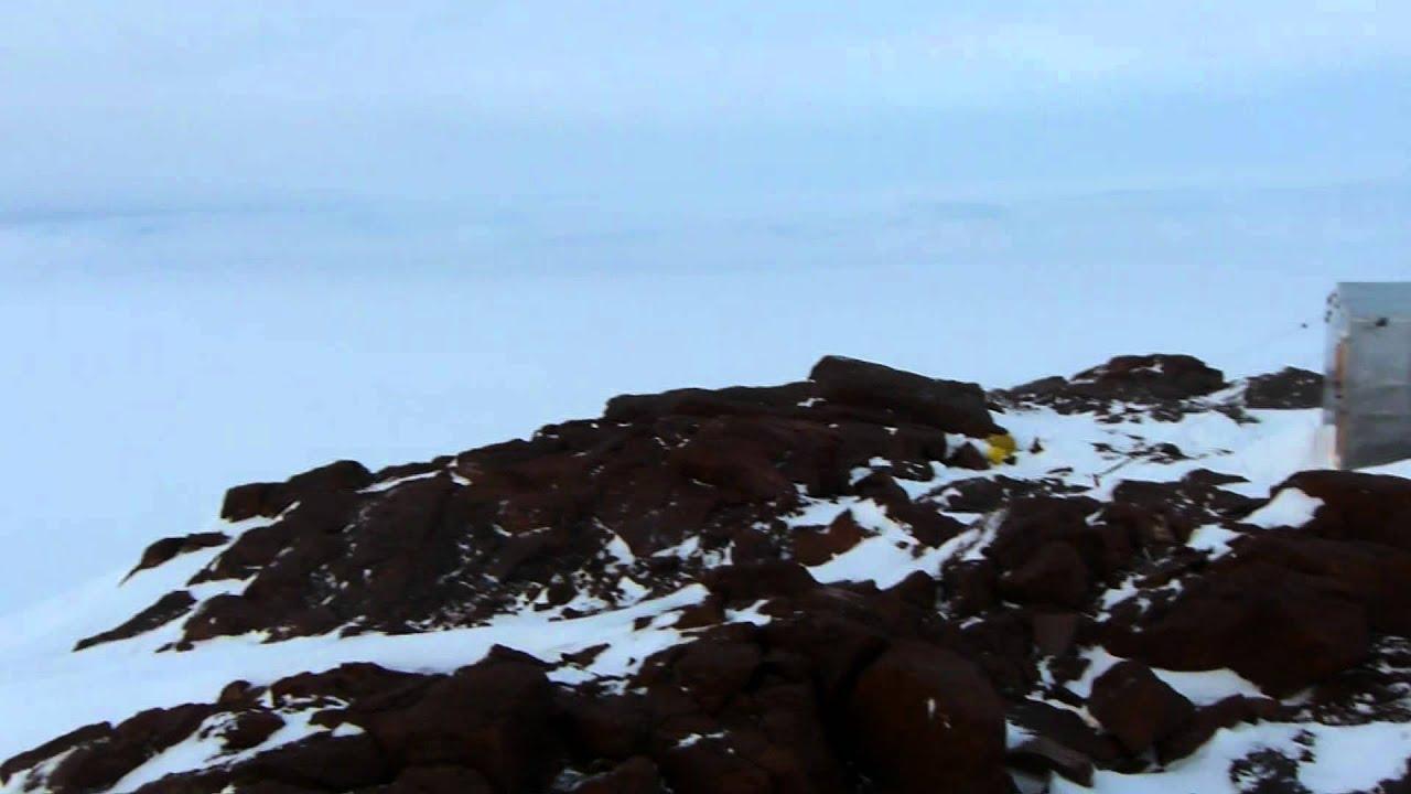 Bases Belgrano 2 desde refugio Roque Carmelo Cisterna