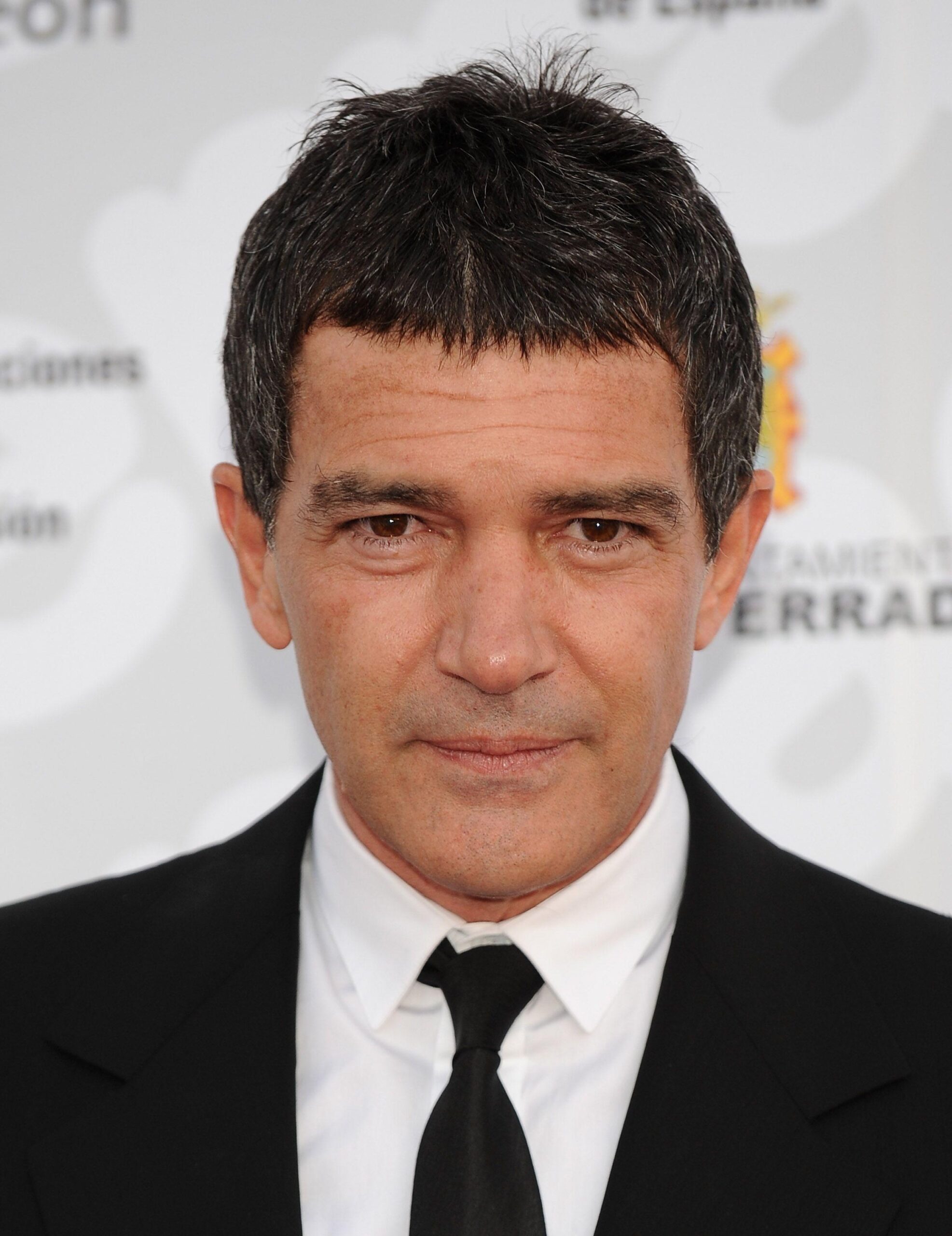 HD Antonio Banderas Wallpapers and Photos