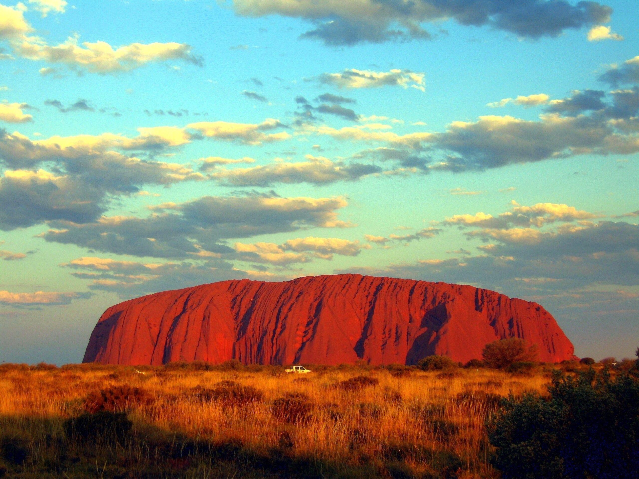 free wallpapers and screensavers for uluru,