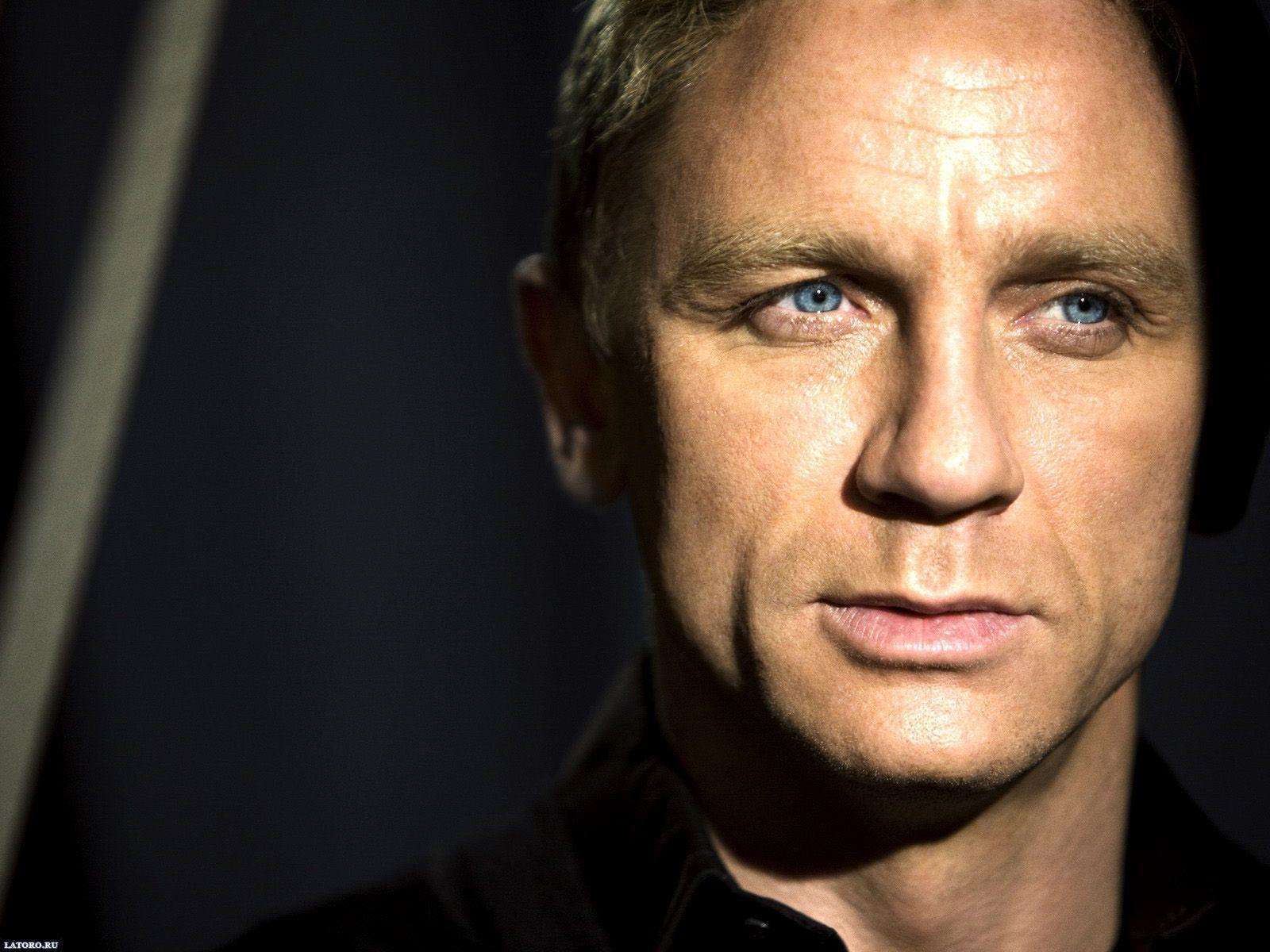 Daniel Craig HD Desktop Wallpapers