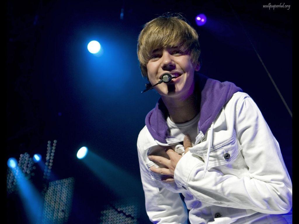 Justin Bieber Smile Desktop Wallpapers