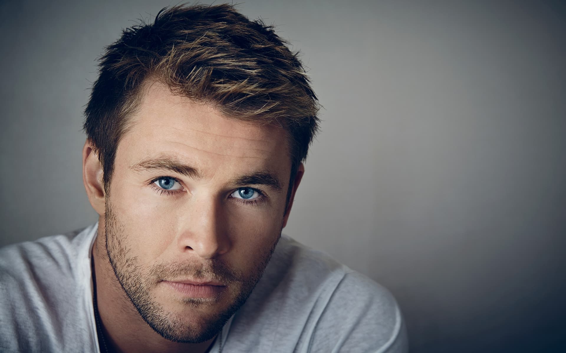 23+ Chris Hemsworth wallpapers High Quality Resolution Download