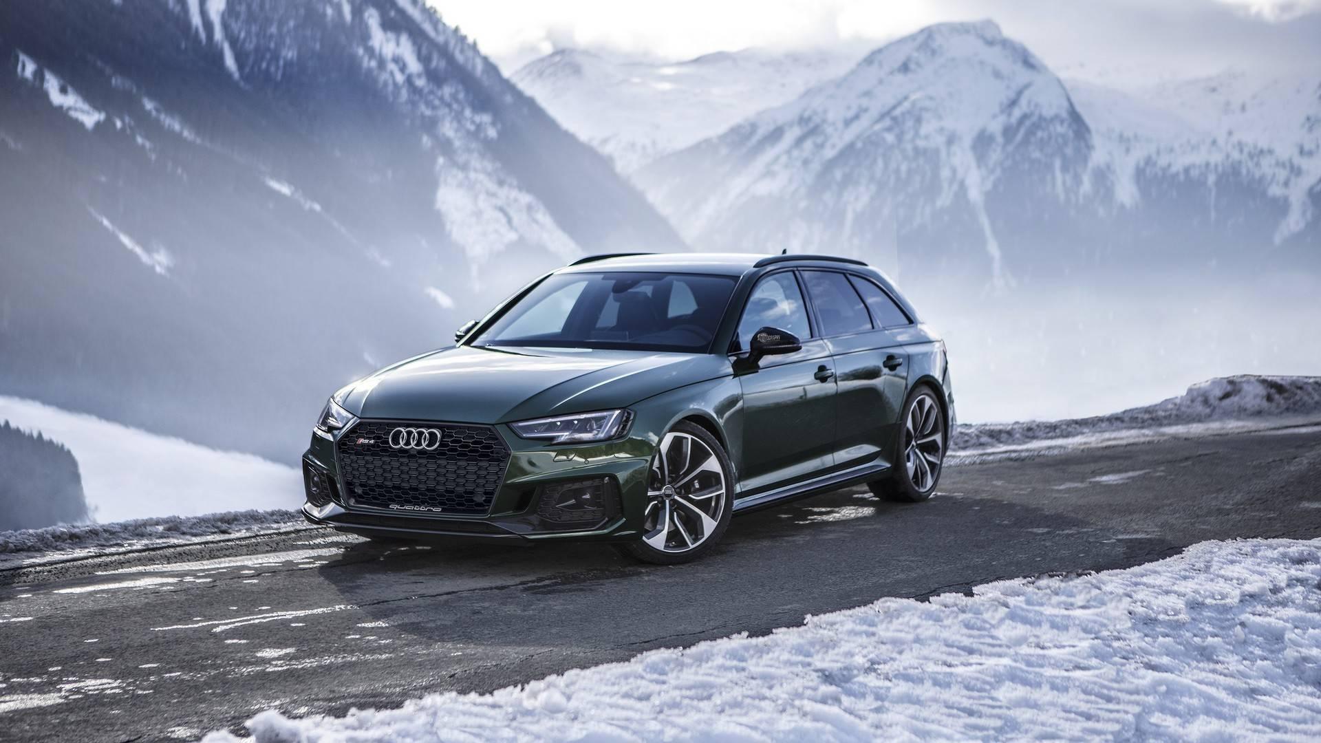 Audi RS4 Avant Flaunts Sonoma Green Paint In A Winter Wonderland