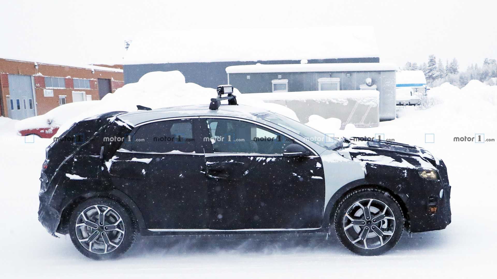 2019 Kia XCeed Crossover Spied Ahead Of Geneva Debut [UPDATE]