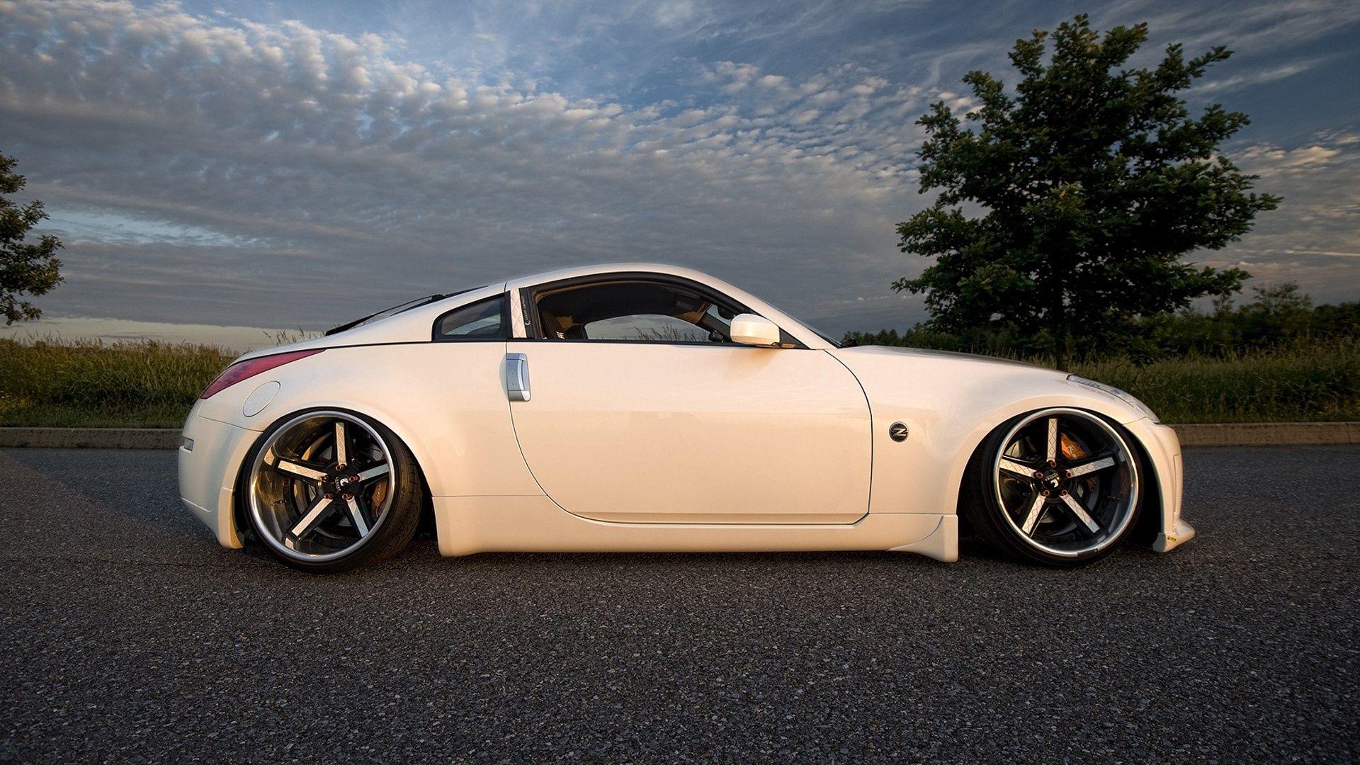 Slammed Nissan 370Z Stance