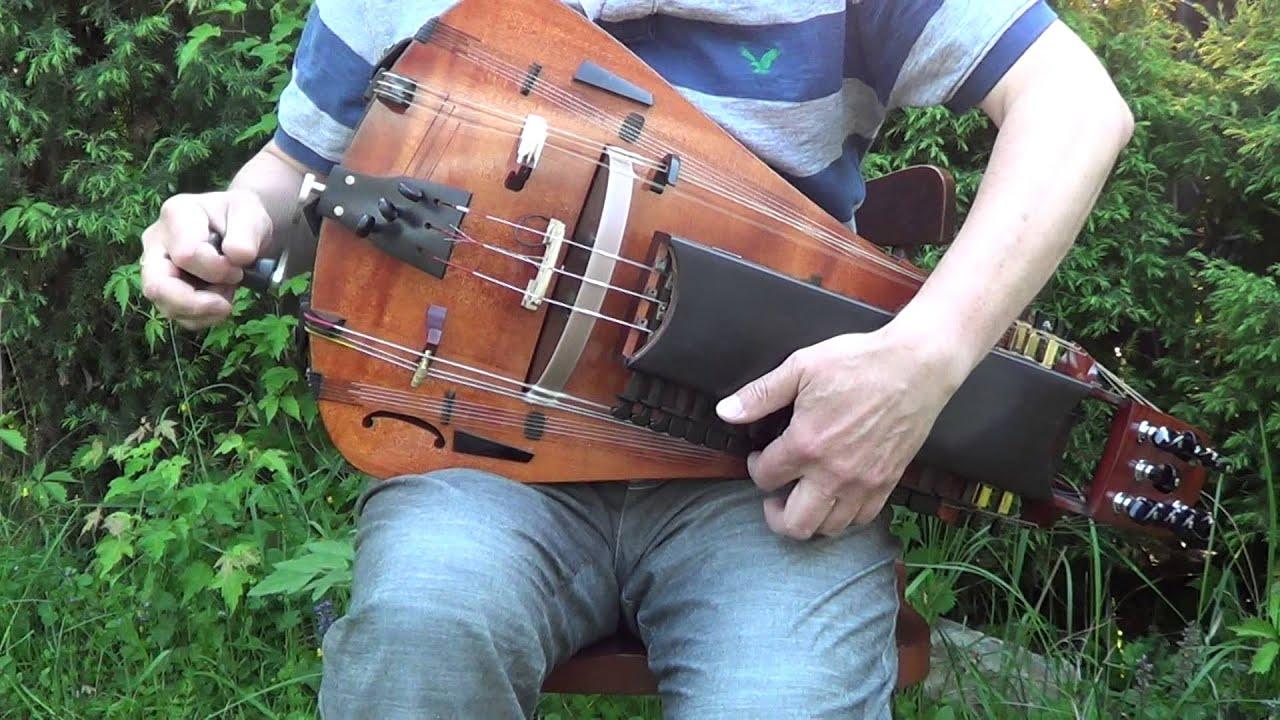 Montée des bois de Vaux. Hurdy