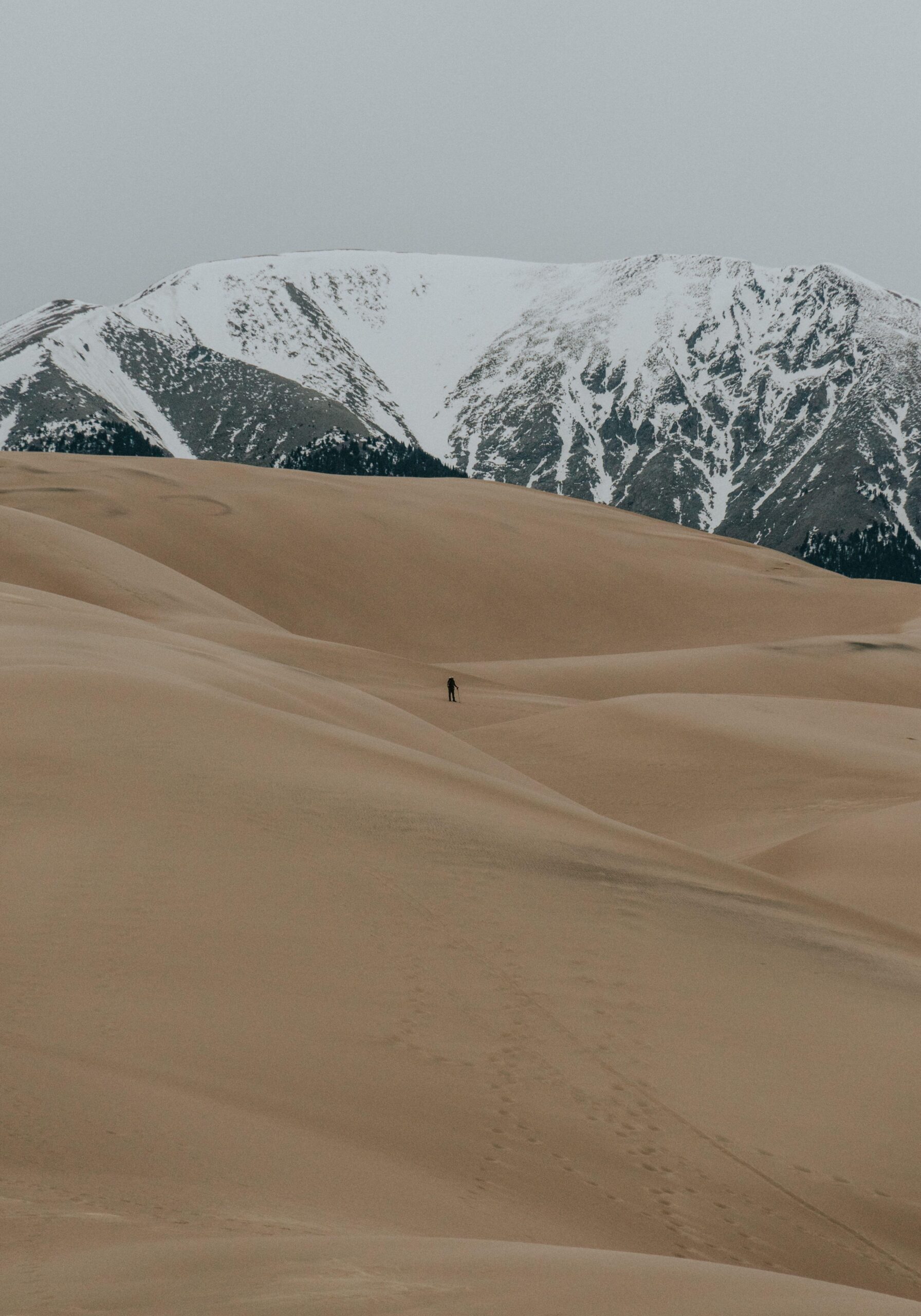 HD Wallpaper] The silhouette of a lone hiker among sand dunes with