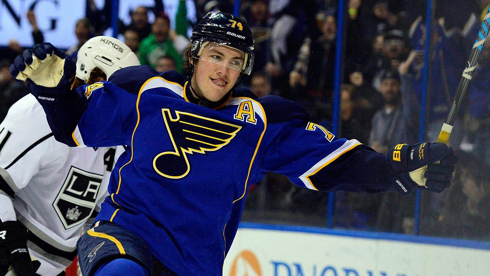 Recap: Oshie scores twice, Blues blank Kings 5