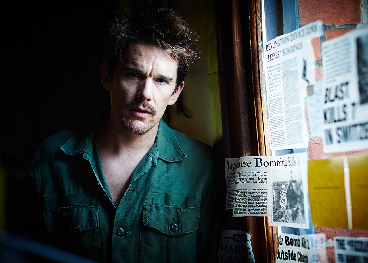 Photos Men Newspaper Ethan Hawke The Bartender Predestination Movies