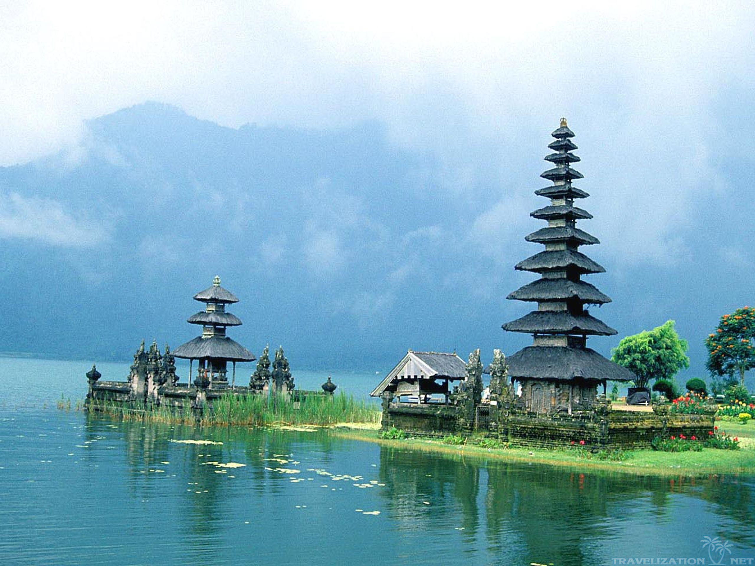 Temple of water in Bali wallpapers and image