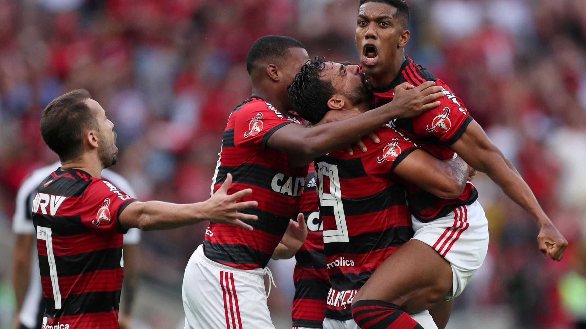 No Maracanã lotado, Flamengo encerra ano e dá adeus a Lucas Paquetá