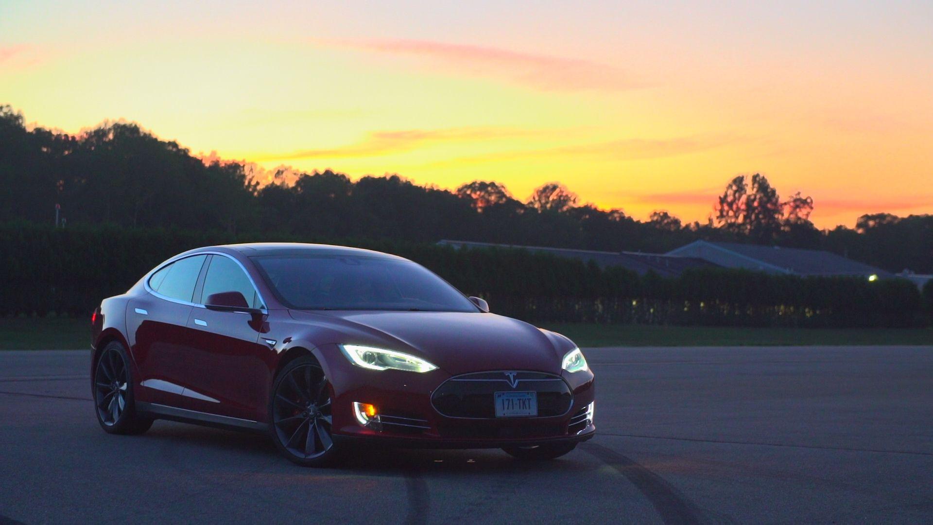 Tesla Model S P85D Earns Top Road Test Score