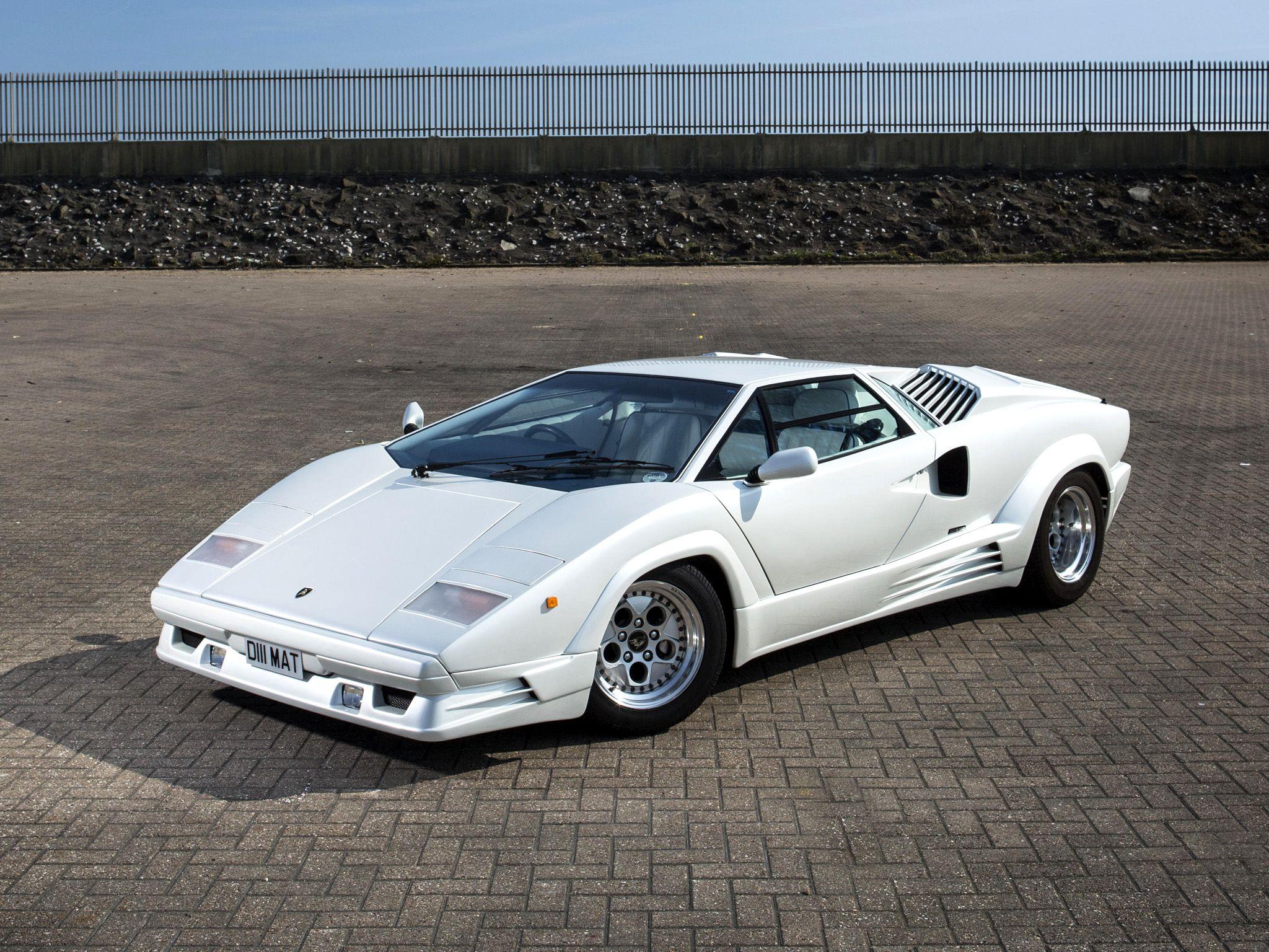 White Lamborghini Countach wallpapers