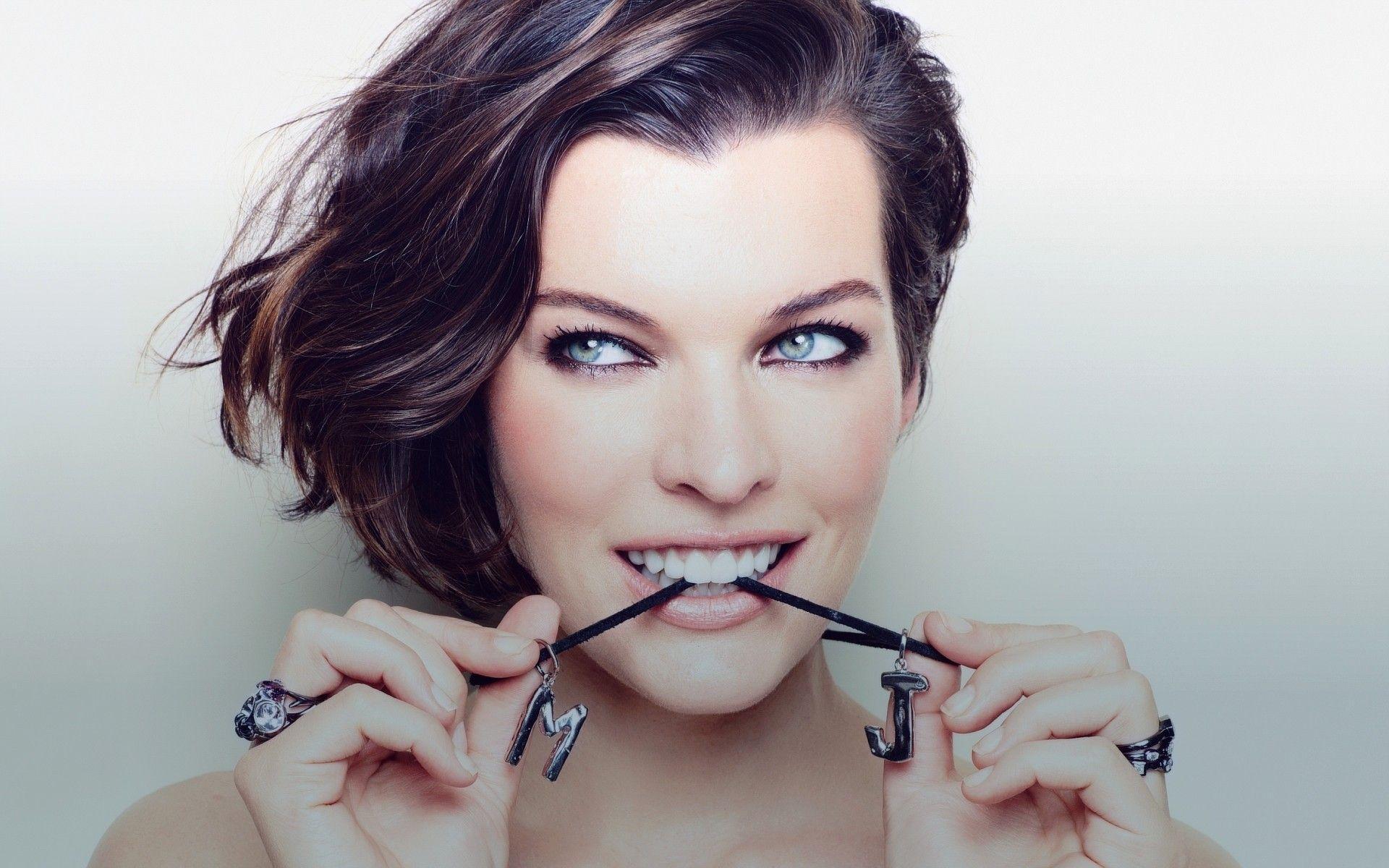 Milla Jovovich Wallpapers