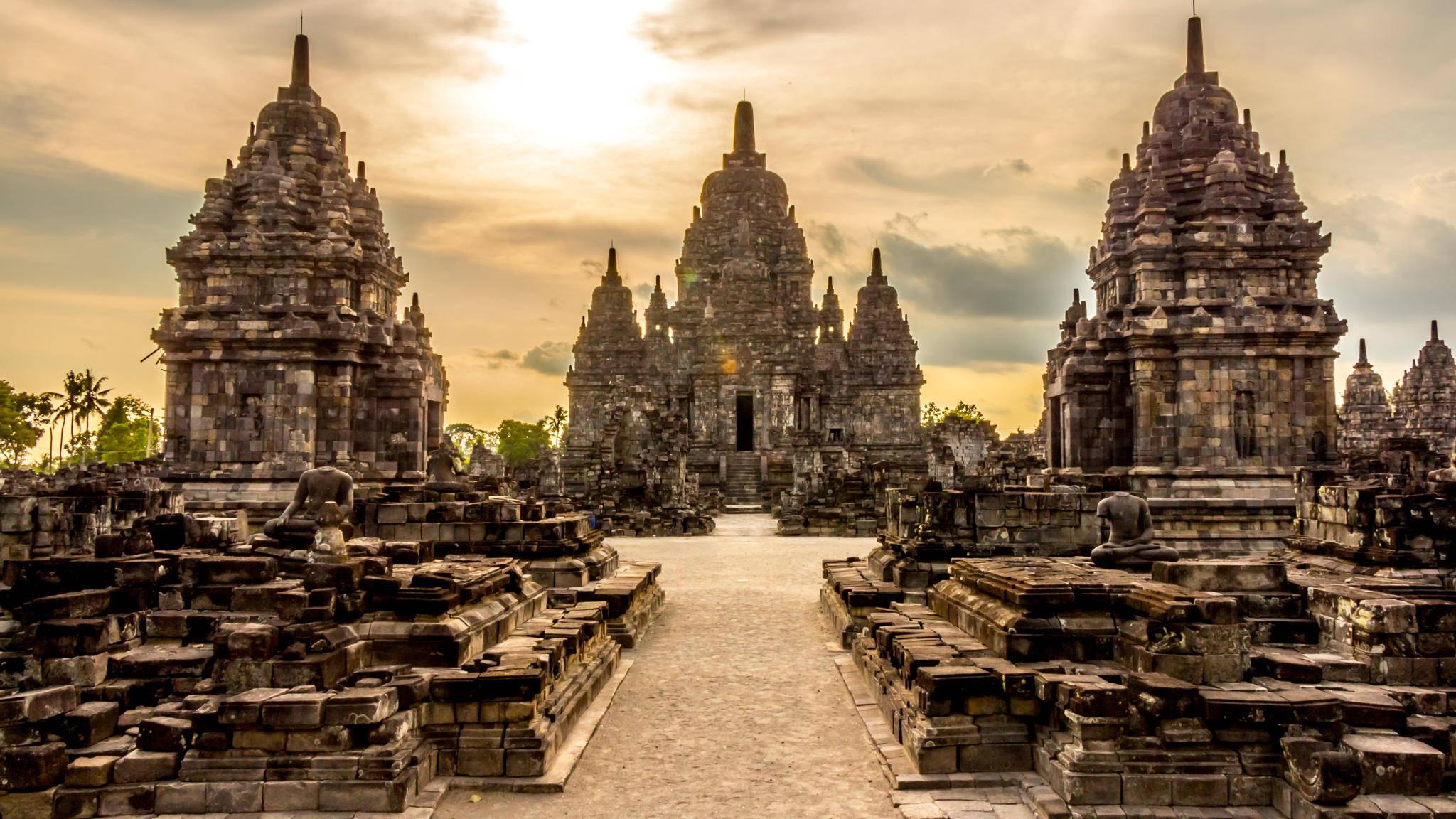 5D4N Yogyakarta Tour Package + BOROBUDUR SUNRISE TOUR