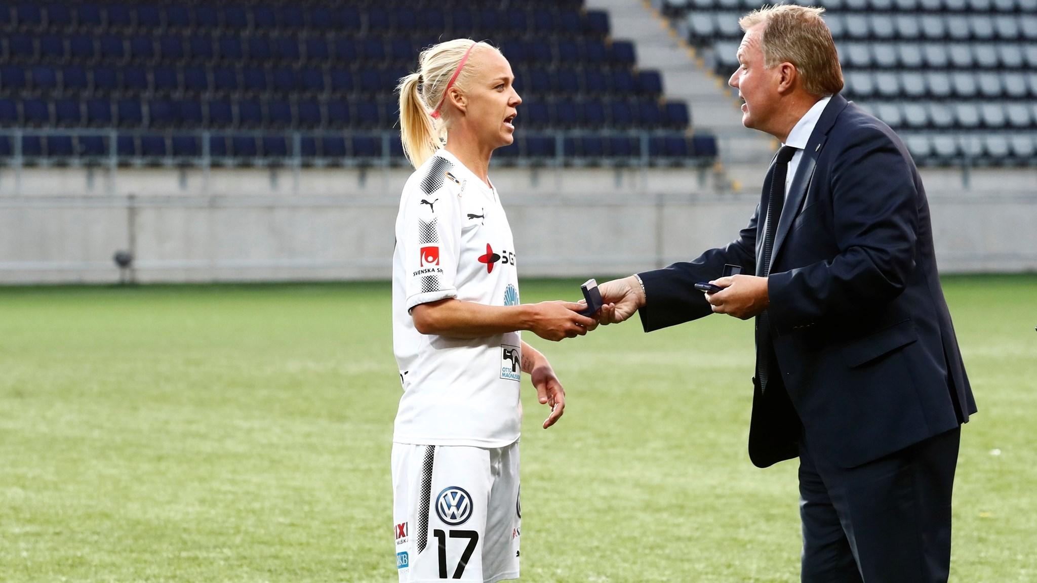 Caroline Seger hotar med att damlandslaget ska nobba fotbollsgalan