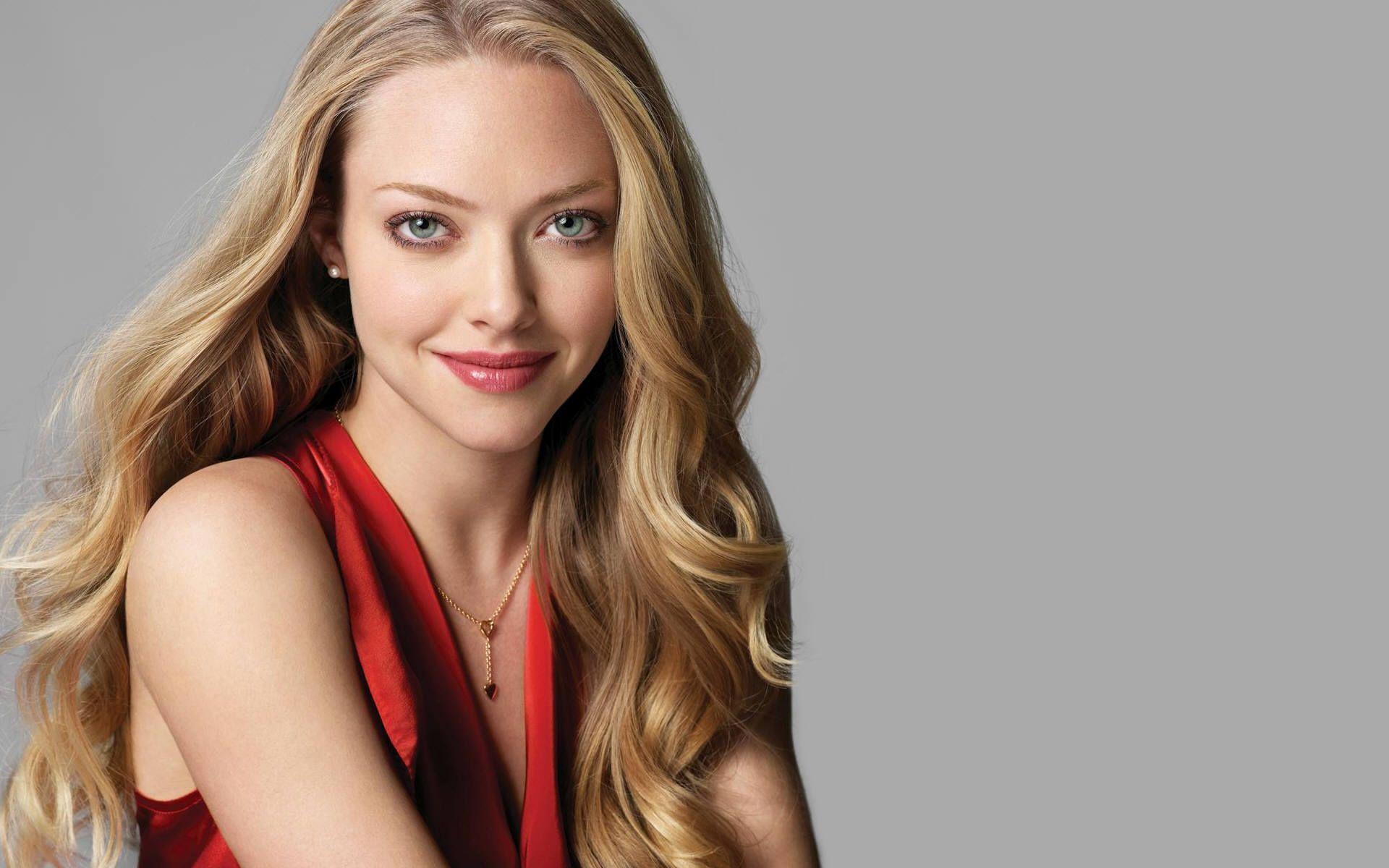 Amanda Seyfried Celebrity Wallpapers