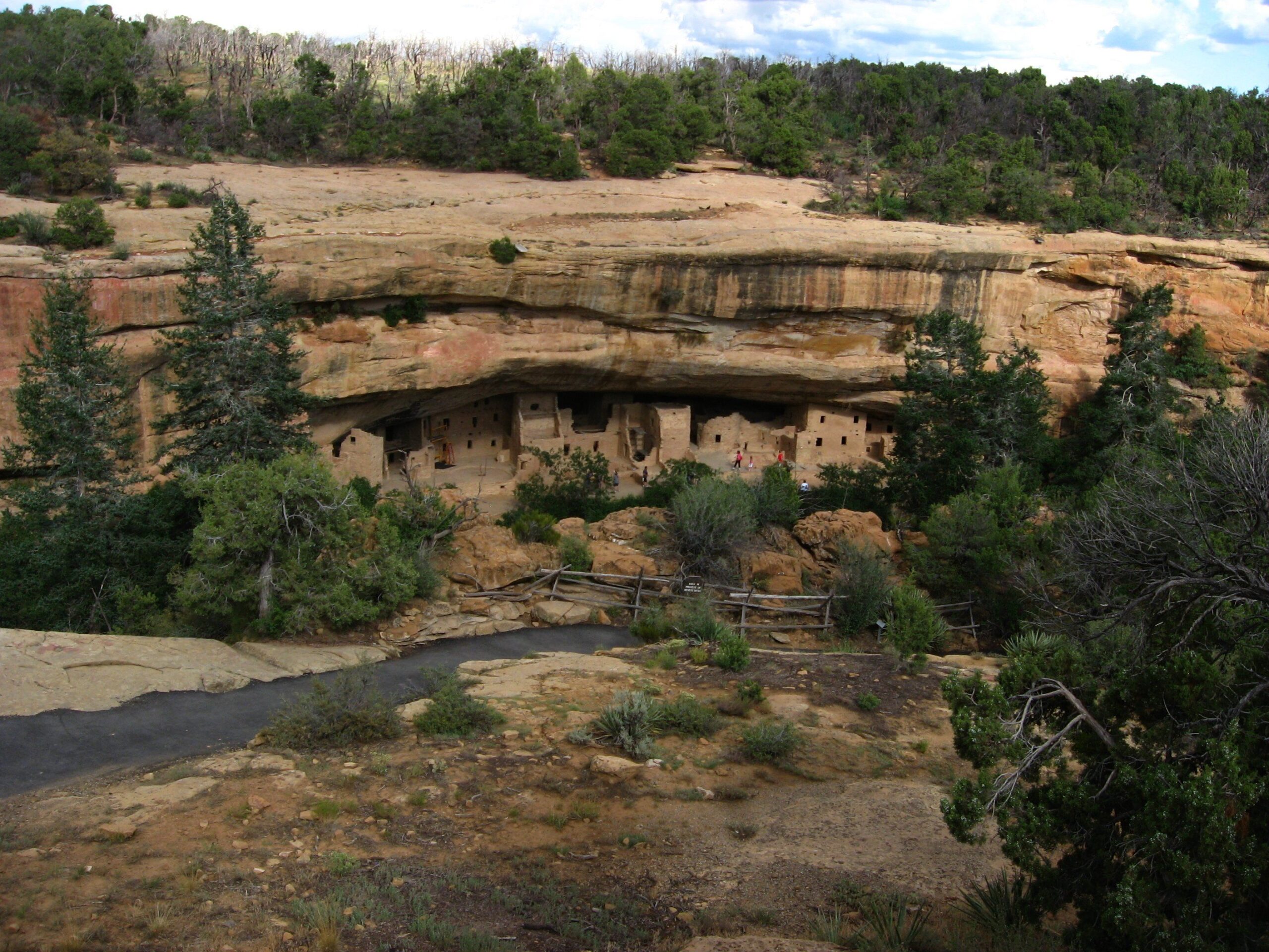 File:First View of Spruce Tree House, Mesa Verde National Park