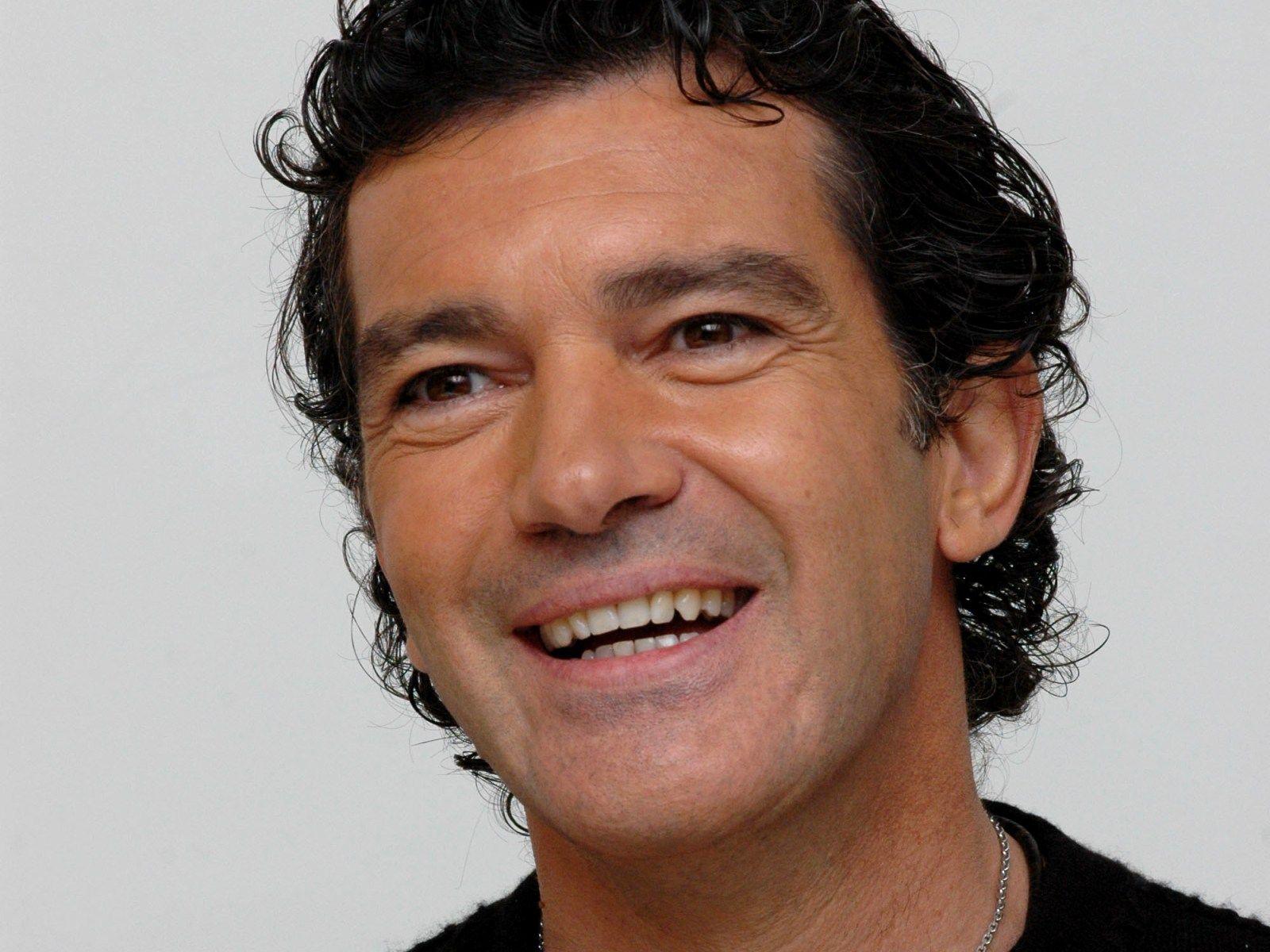 px Antonio Banderas 281 KB