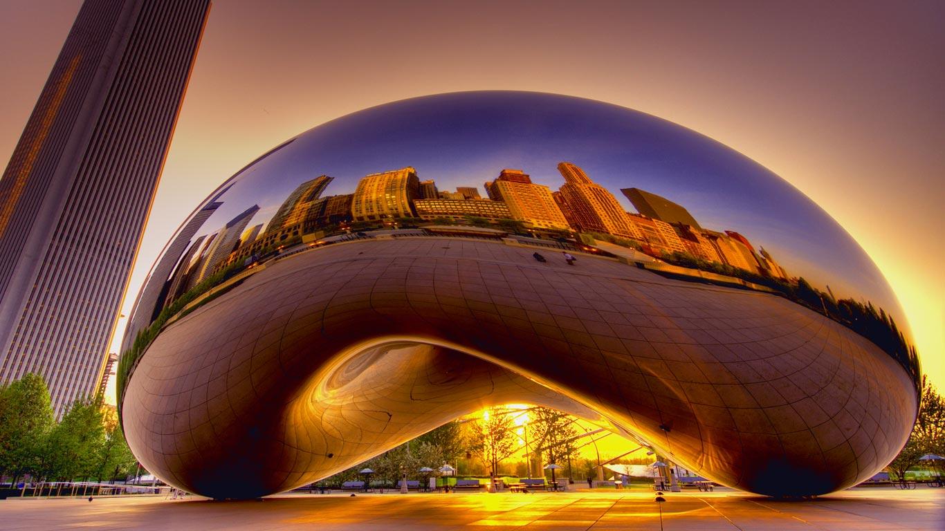 Cloud Gate sculpture by Anish Kapoor, Millennium Park, Chicago