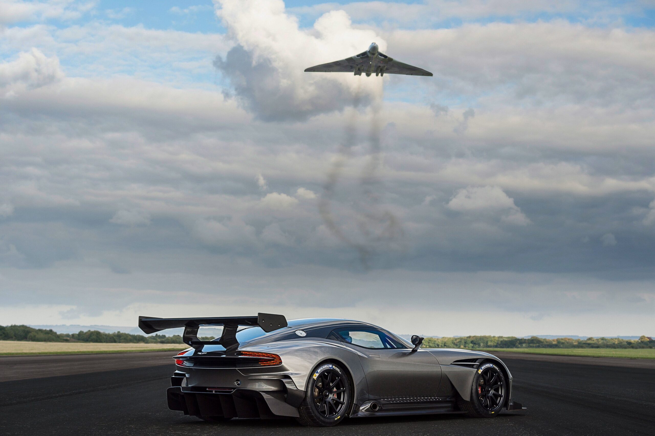 2016 Aston Martin Vulcan supercar wallpapers