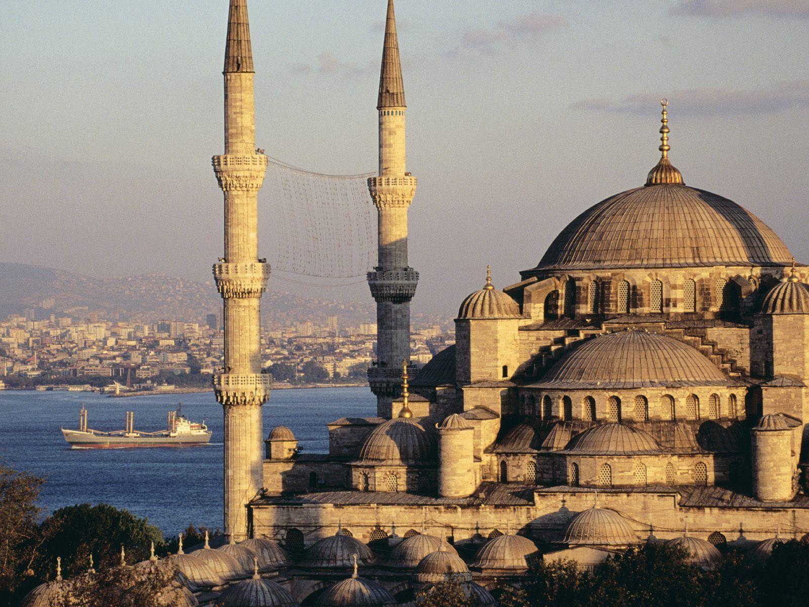 An old building in Istanbul wallpapers and image