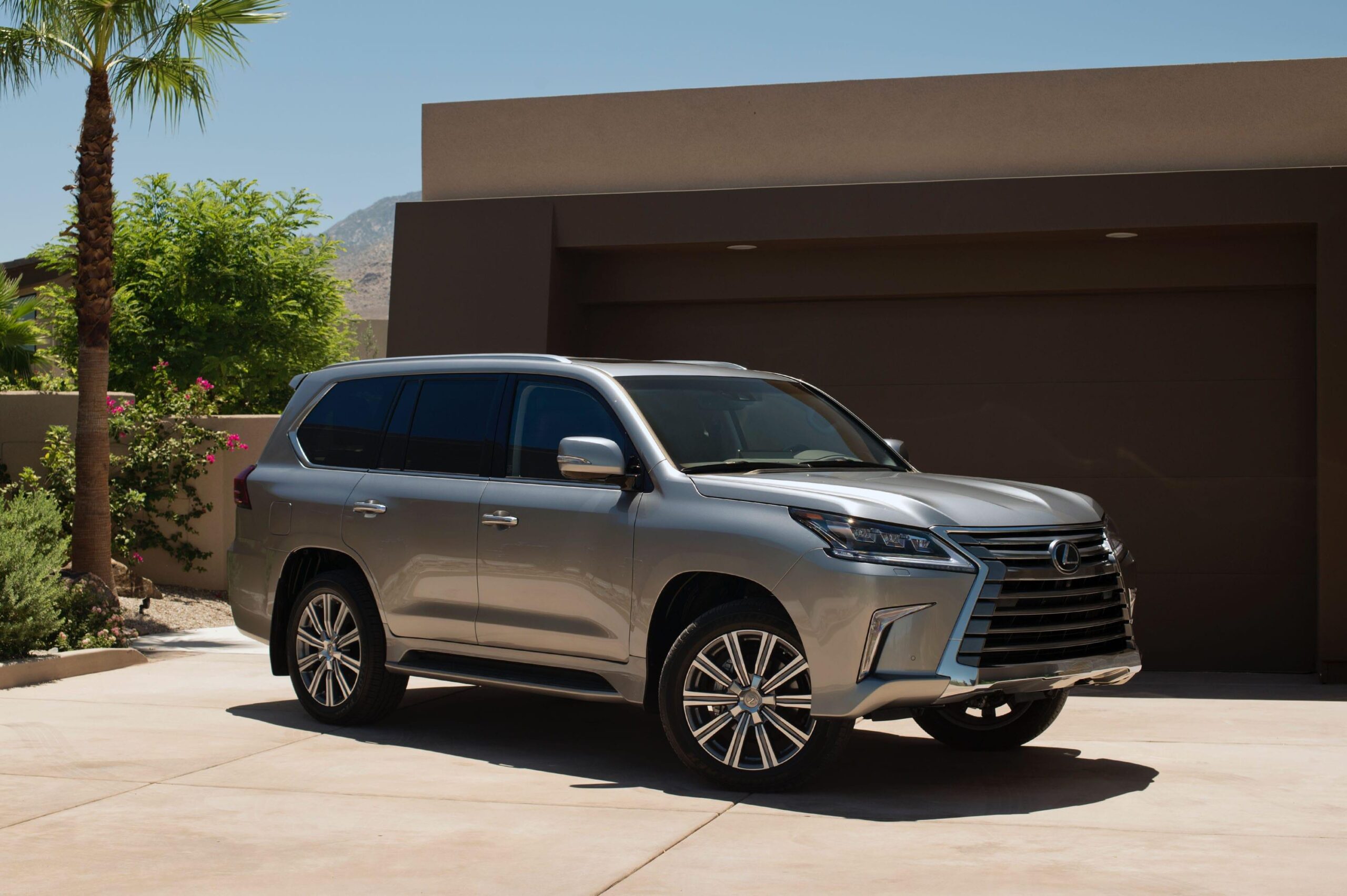 Lexus LX 570 FL HD Desktop Wallpapers