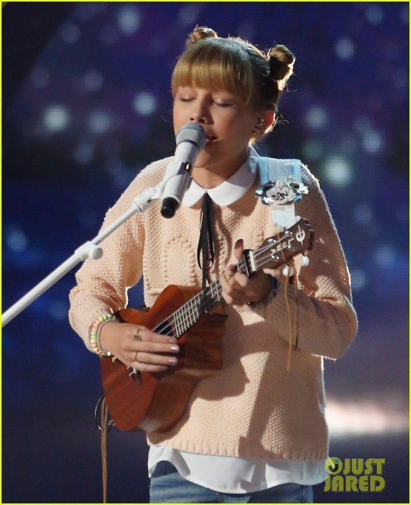 Grace VanderWaal Sings ‘Light the Sky’ for ‘America’s Got Talent