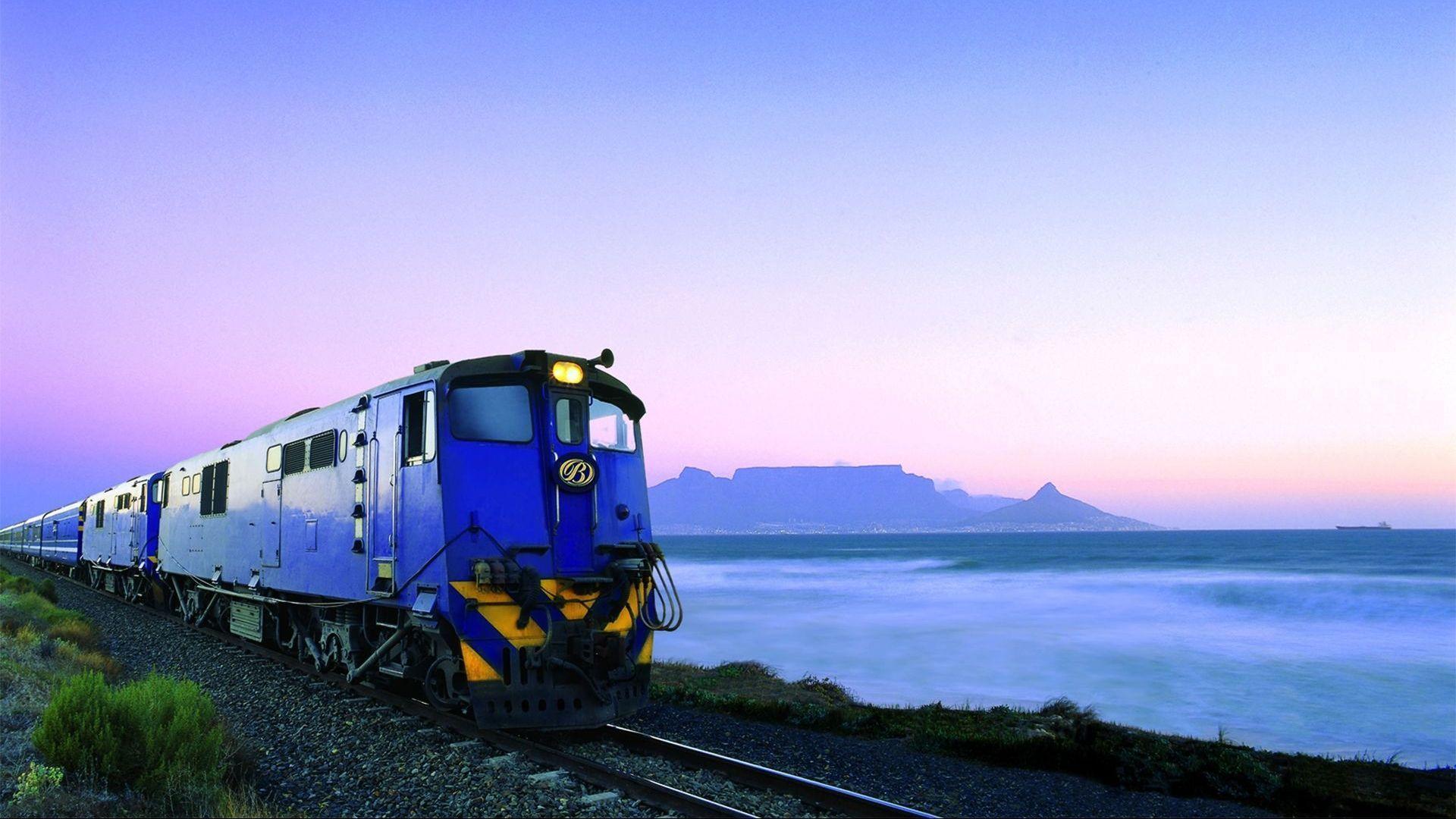 HD Train Leaving Table Mountain South Africa Wallpapers