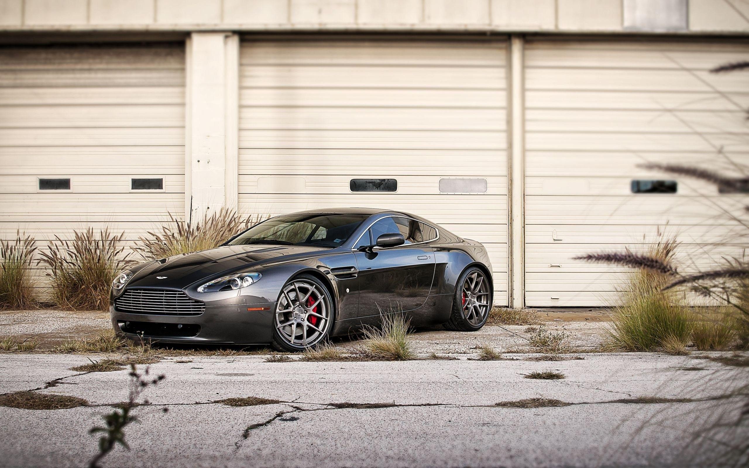 Download Wallpapers Aston martin, V8, Vantage