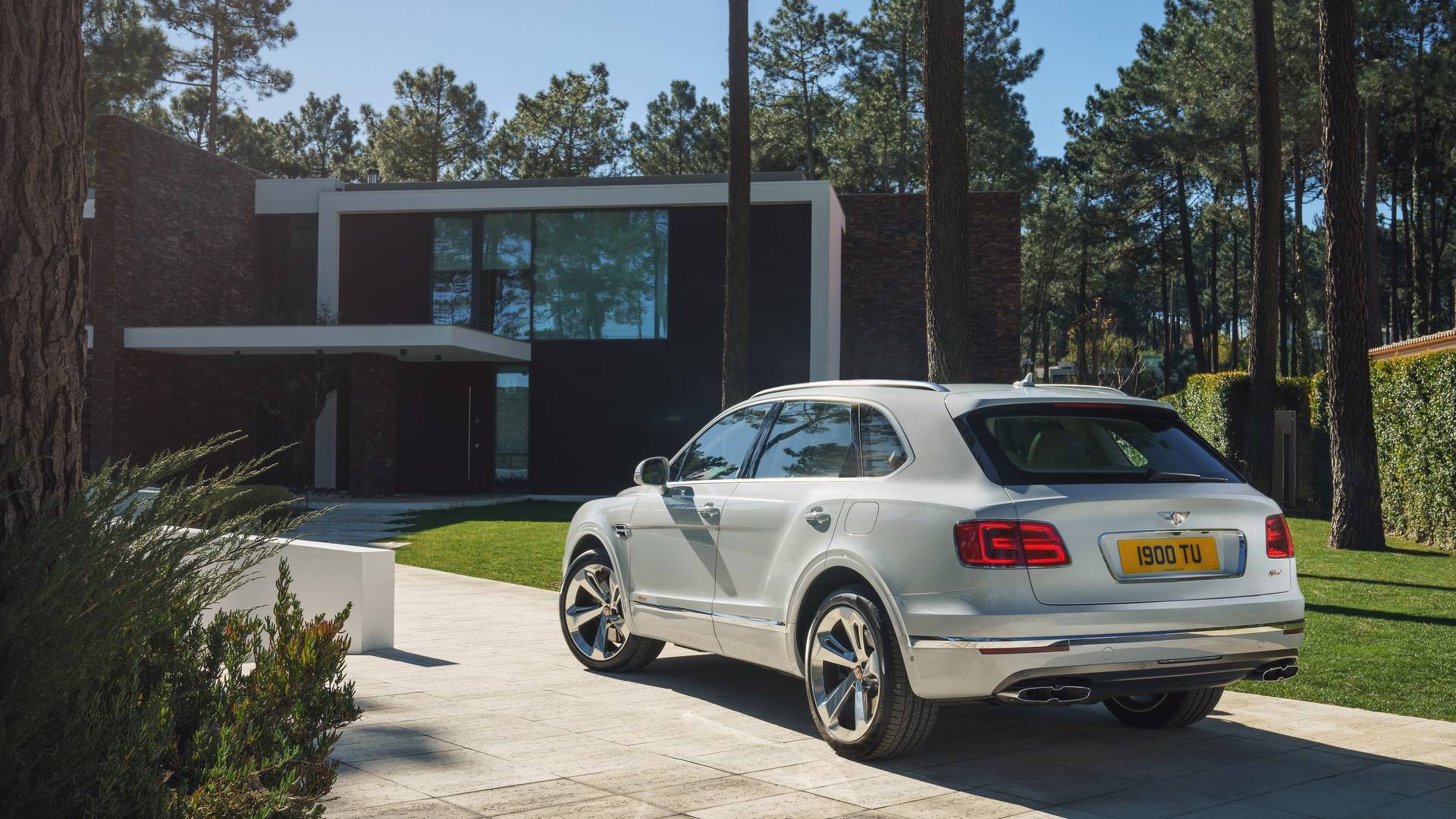 Bentley Bentayga Plug