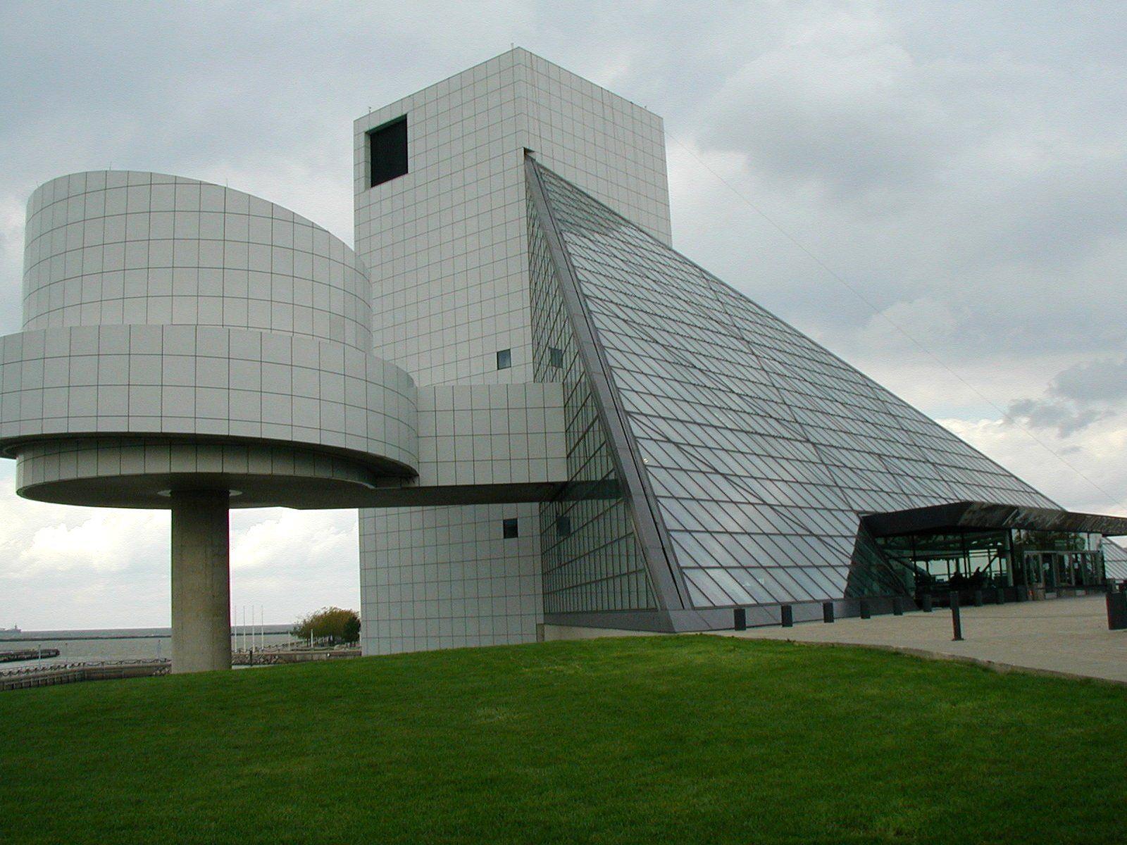 File:Rock and Roll Hall of Fame 2003