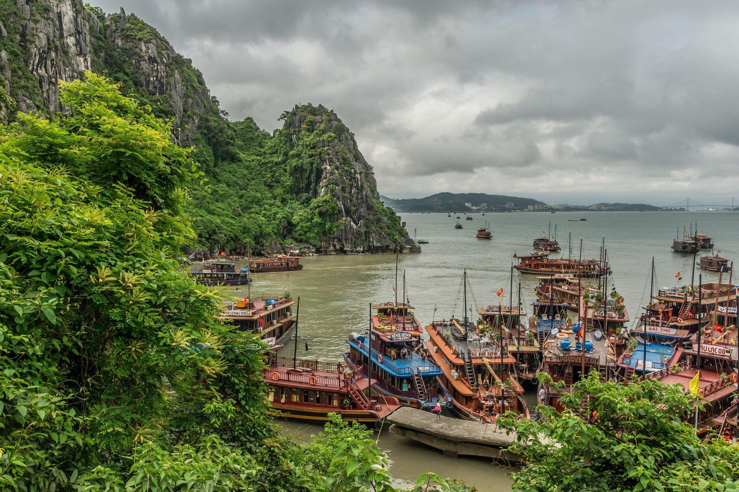 Halong Bay Vietnam landscape free desktop backgrounds and wallpapers