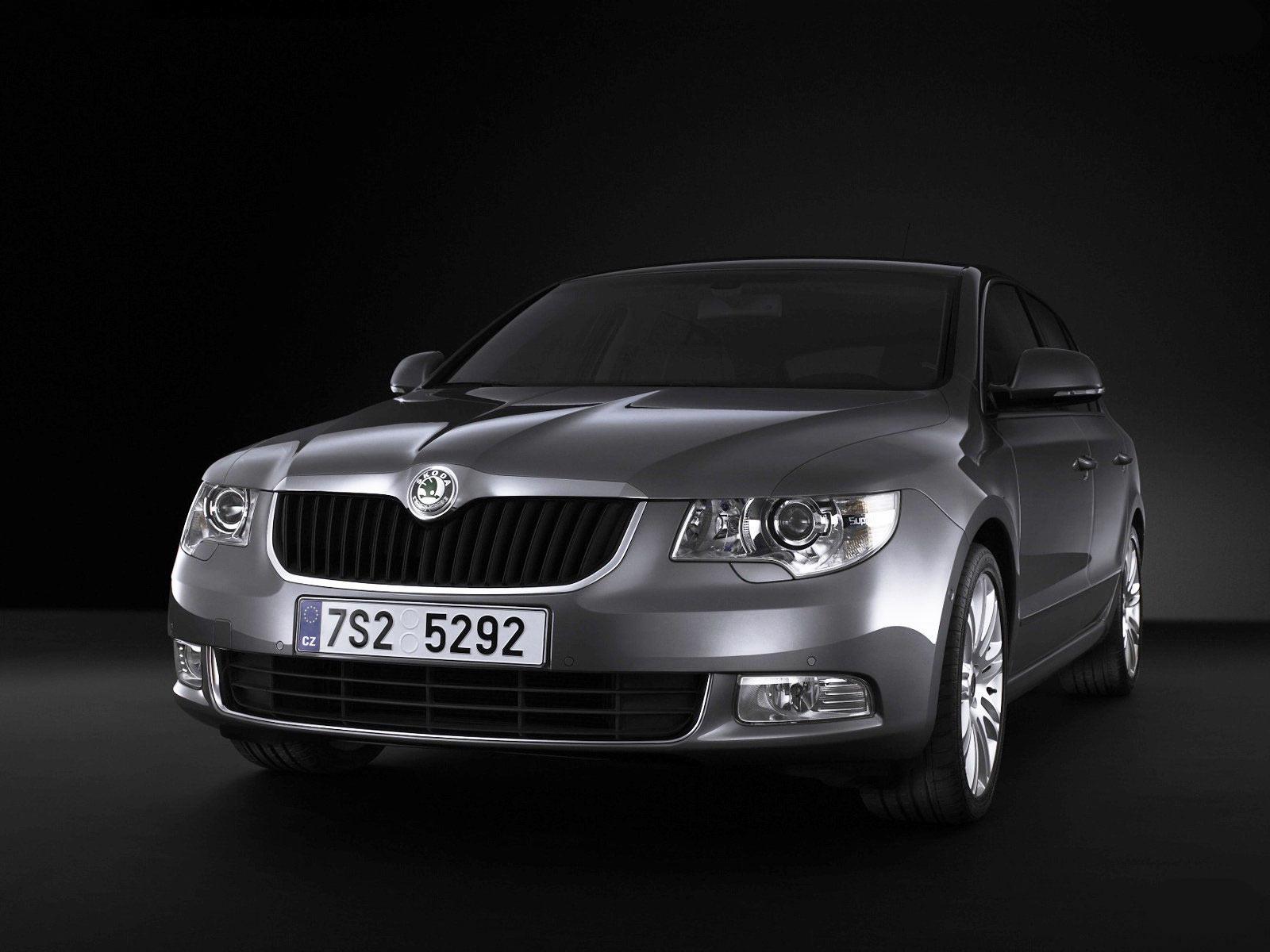 Beautiful car Skoda SuperB wallpapers and image