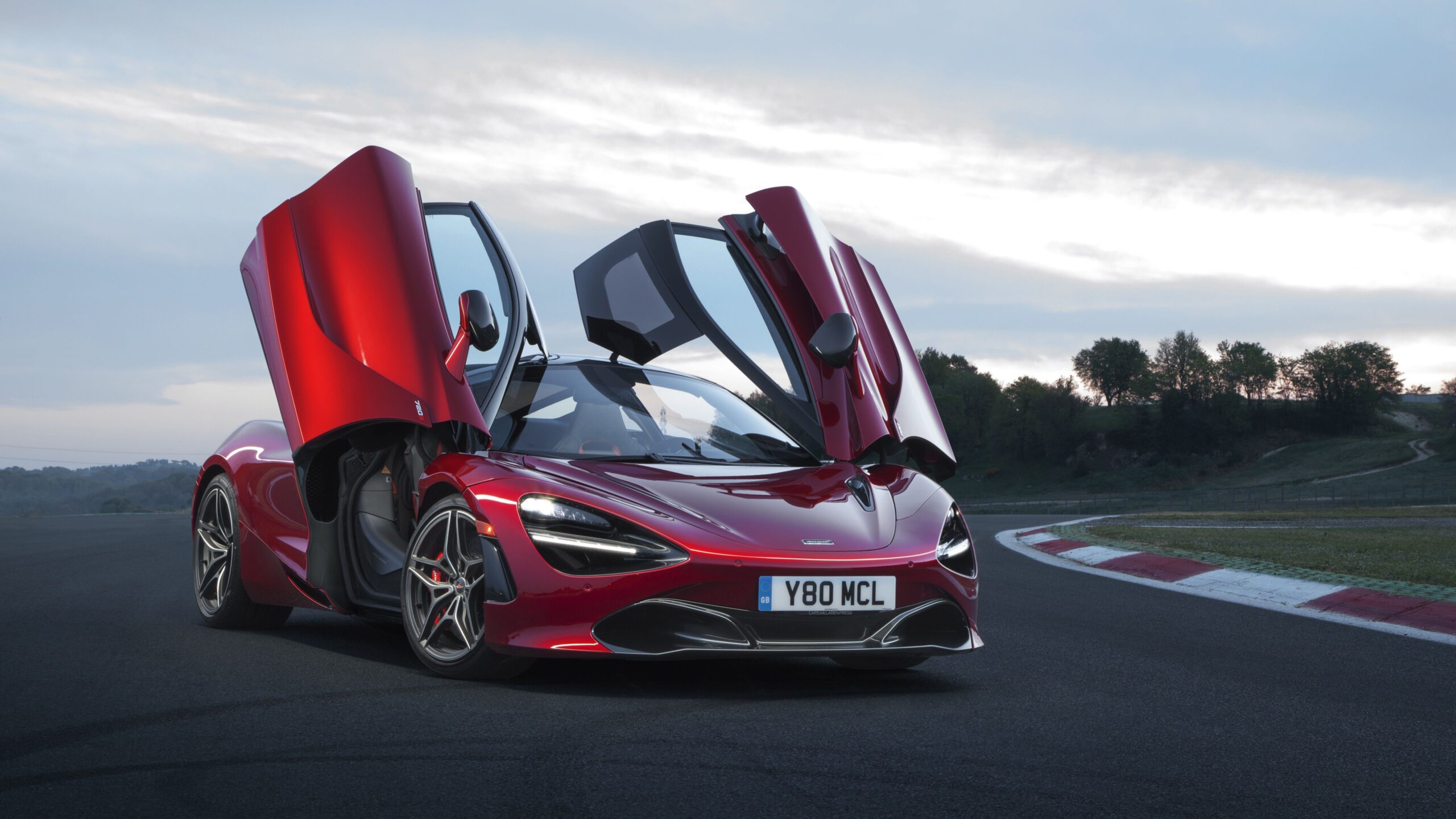 2018 McLaren 720S Memphis Red Wallpapers