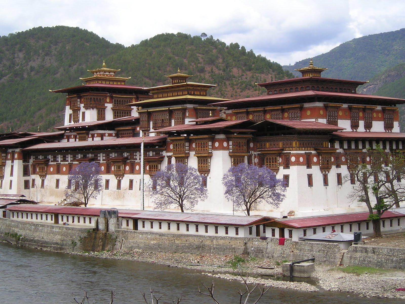 Kingdom of Bhutan) – Land of the Thunder Dragon