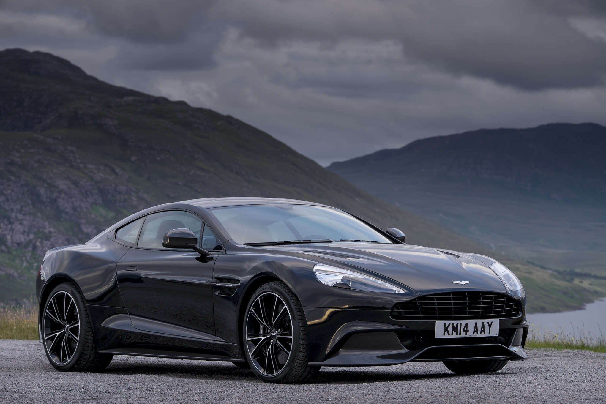 2015 Aston Martin Vanquish Wallpapers