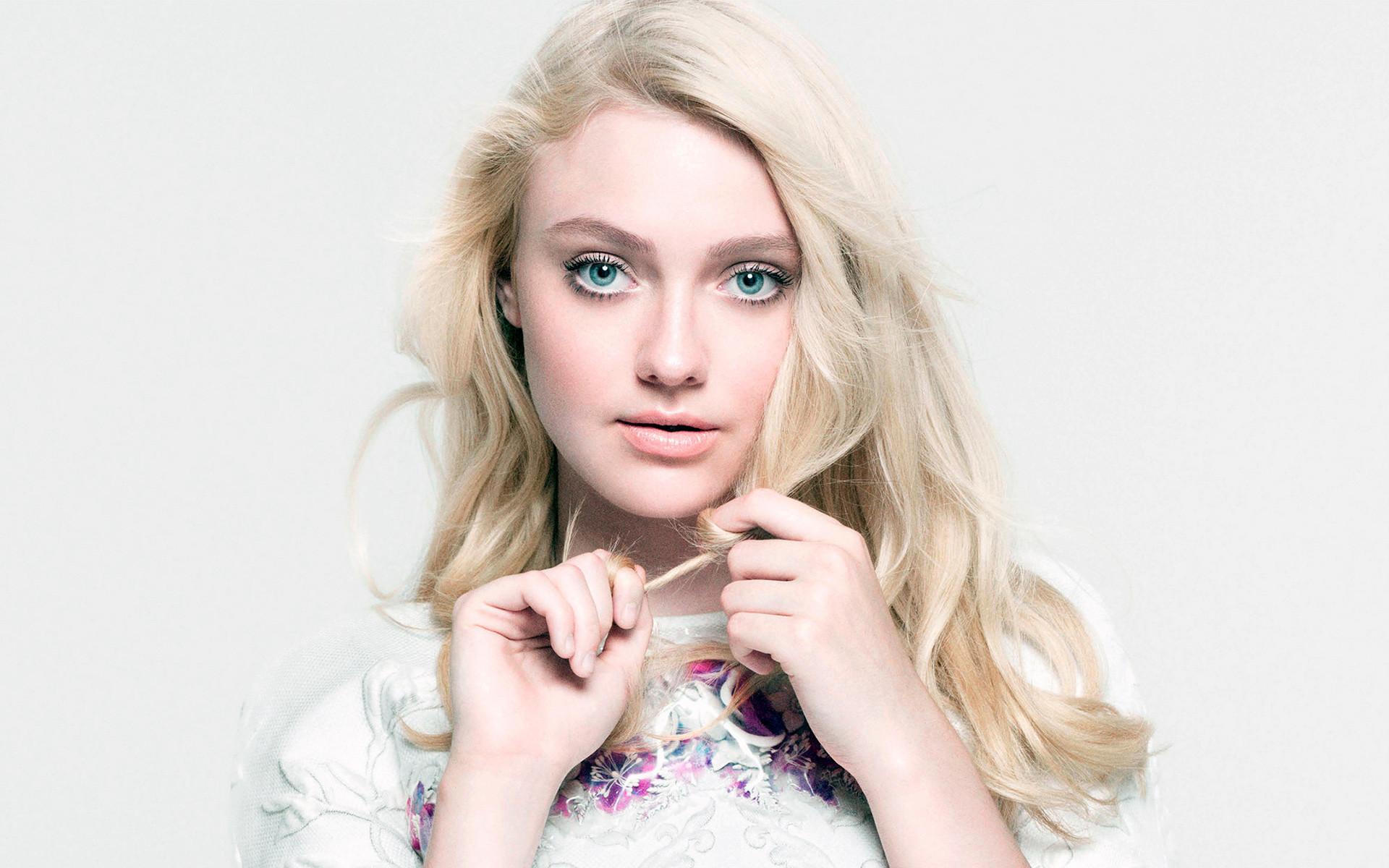 59+ Dakota Fanning Wallpapers