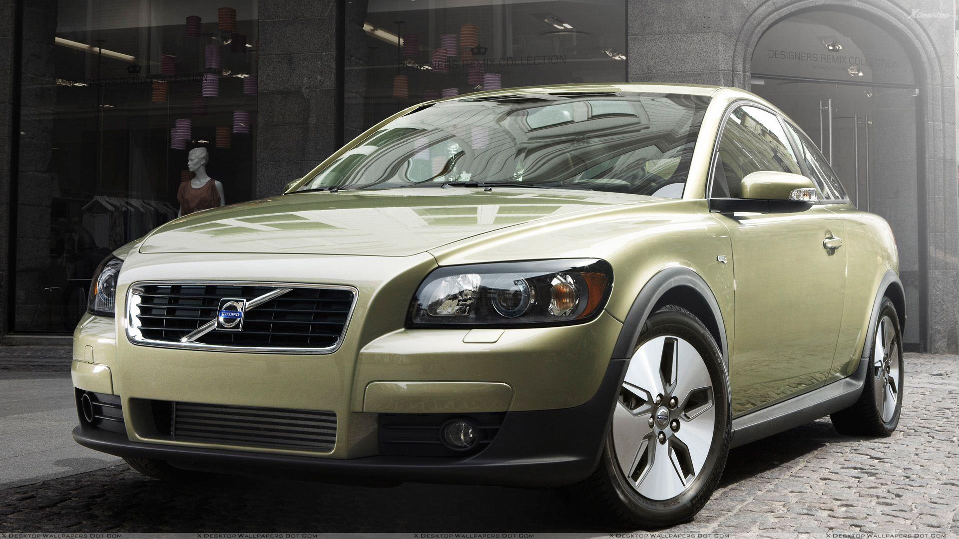 2010 Volvo C30 In Green Front Pose Wallpapers