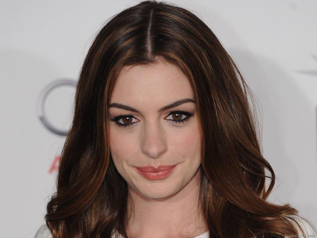 4 Anne Hathaway Wallpapers