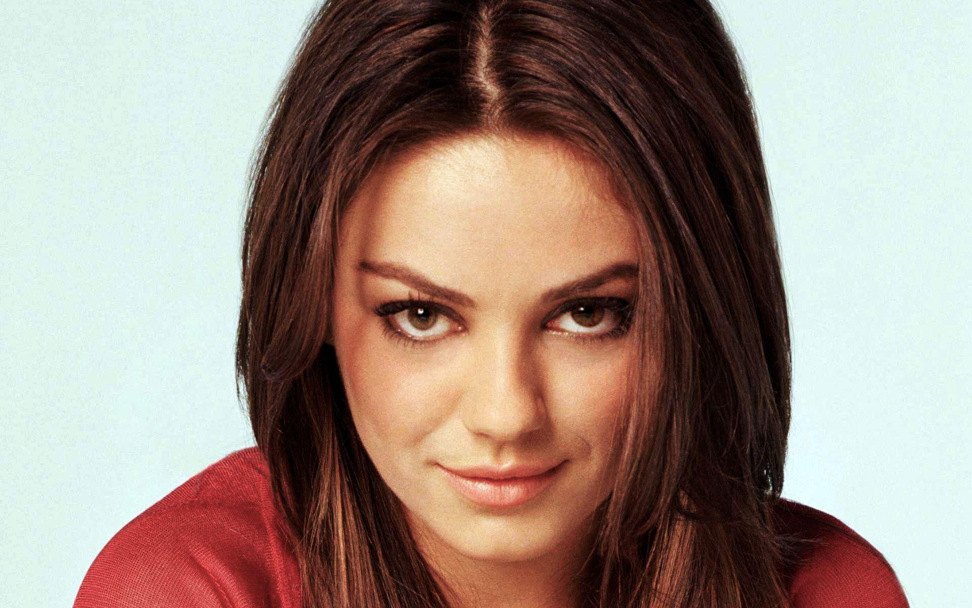 Mila Kunis Wallpapers