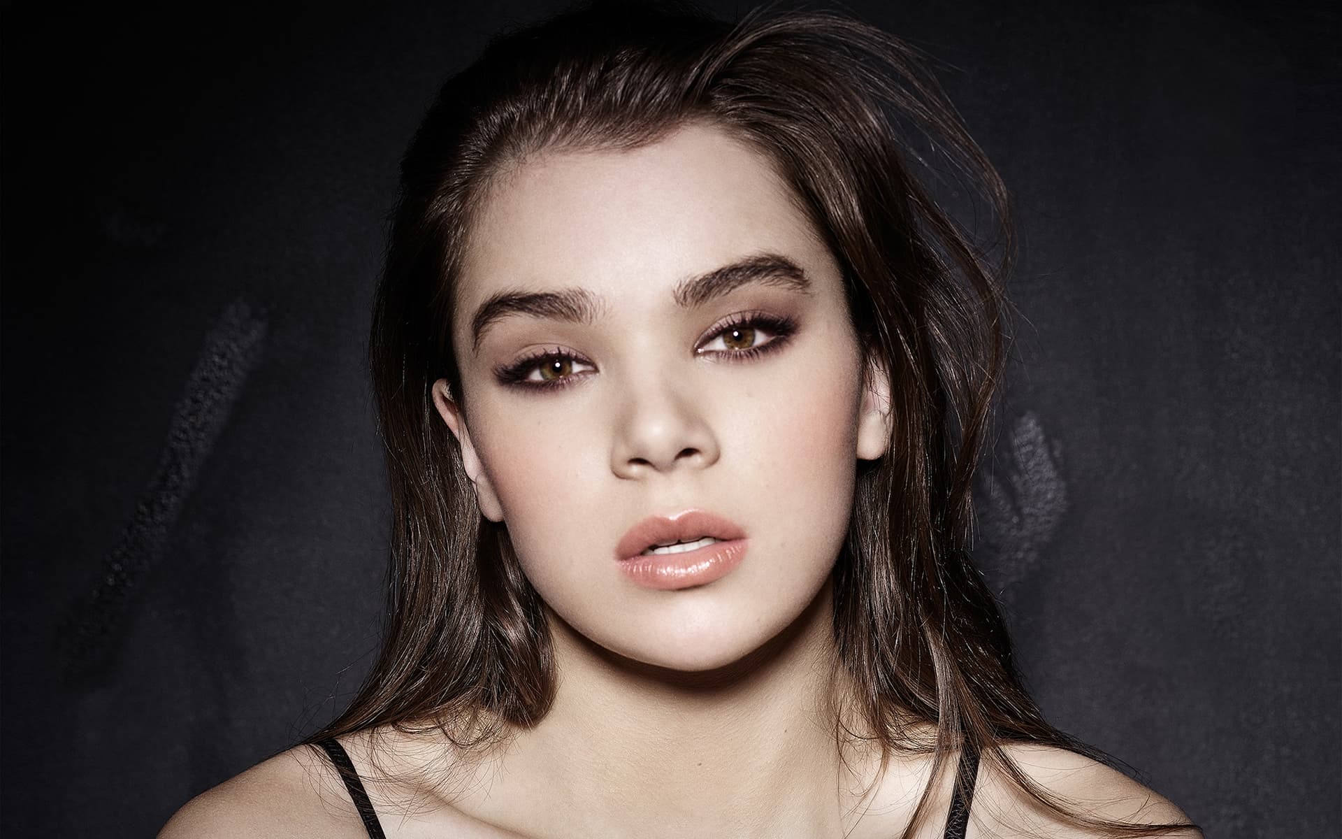 16+ Hailee Steinfeld wallpapers High Quality Resolution Download