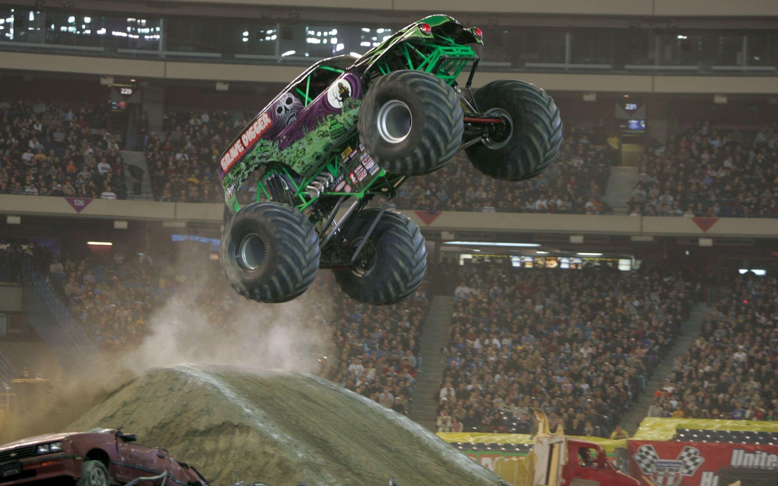 25 Monster Truck HD Wallpapers