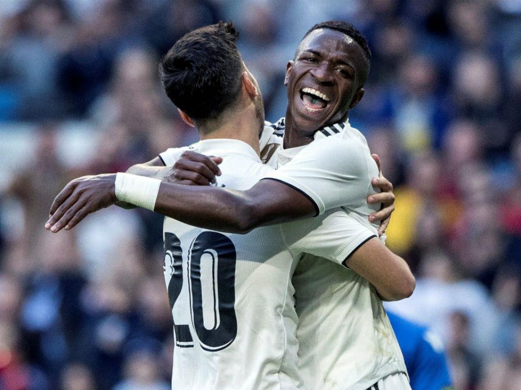 Vinicius Jr. é aplaudido no Bernabéu após atuação de gala pelo Real