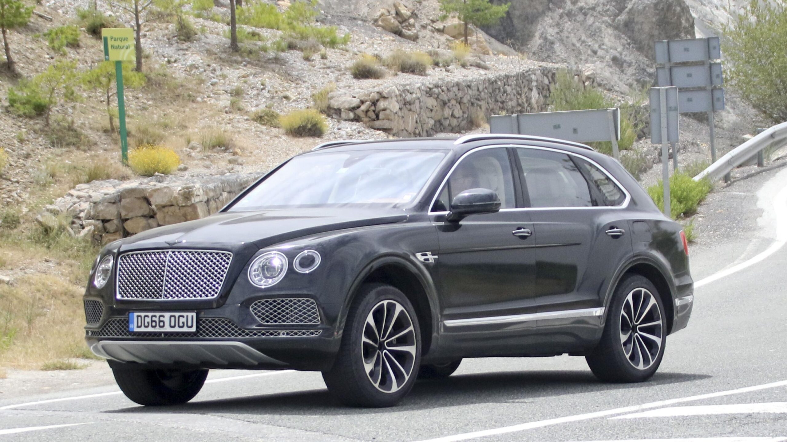 2019 Bentley Bentayga Plug