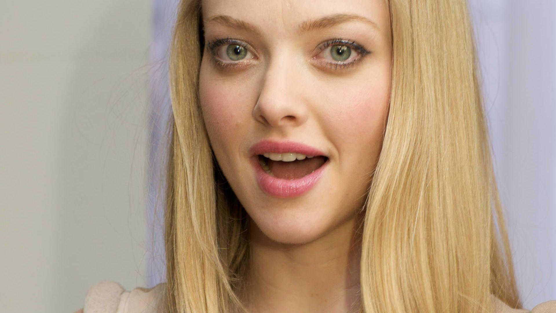 Amanda Seyfried Celebrity Wallpapers